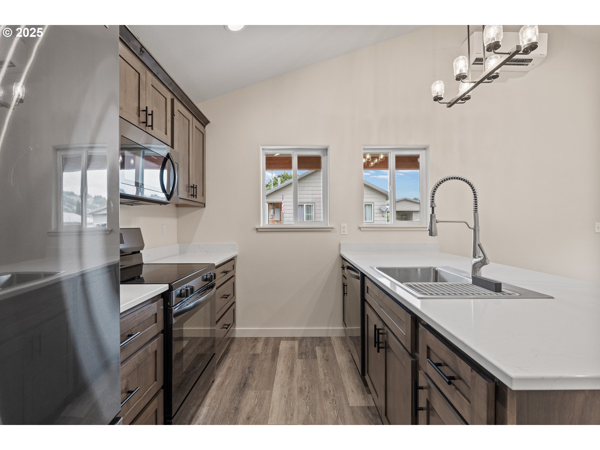 130 E Date Property Photo 13