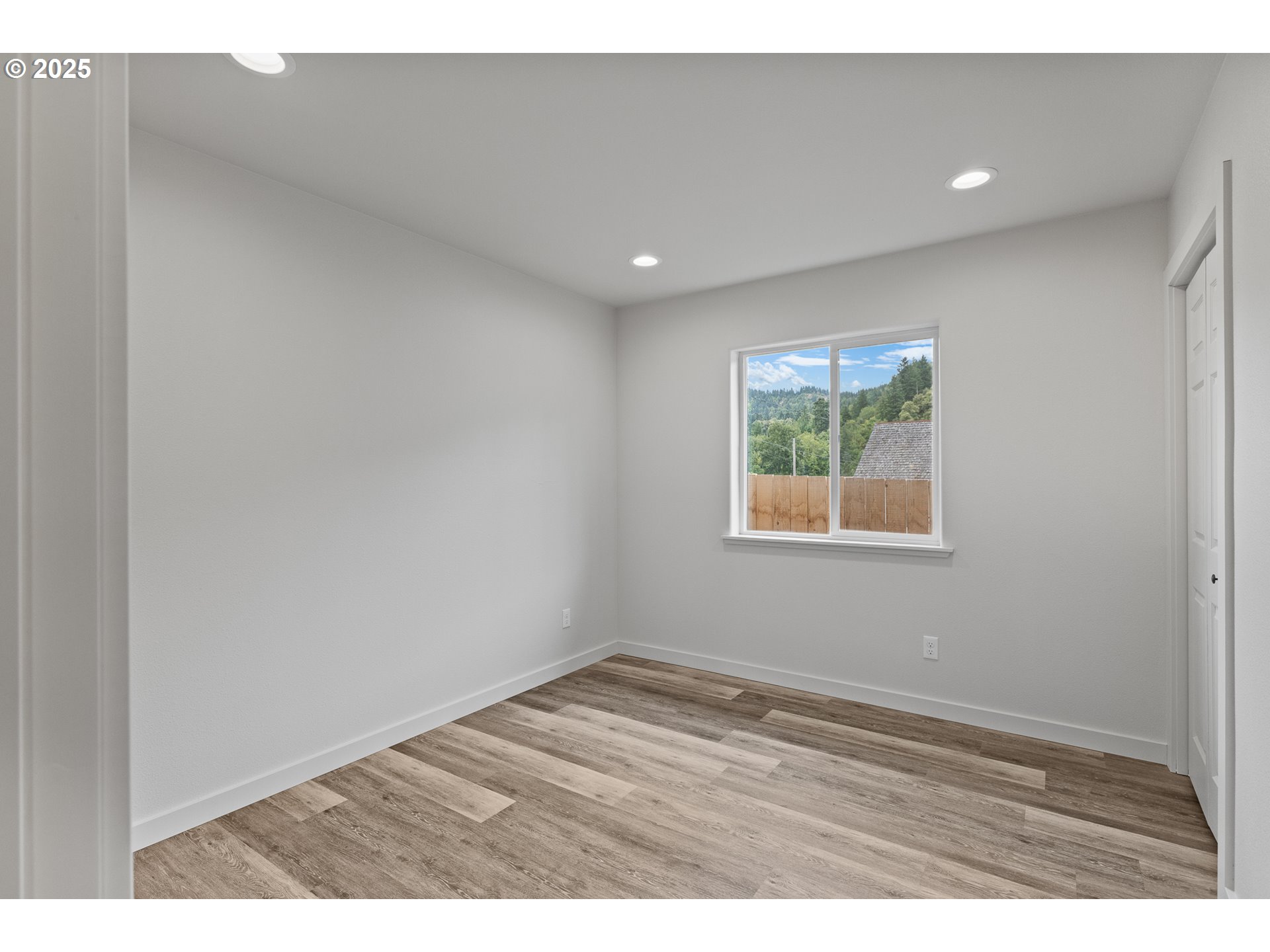 130 E Date Property Photo 22