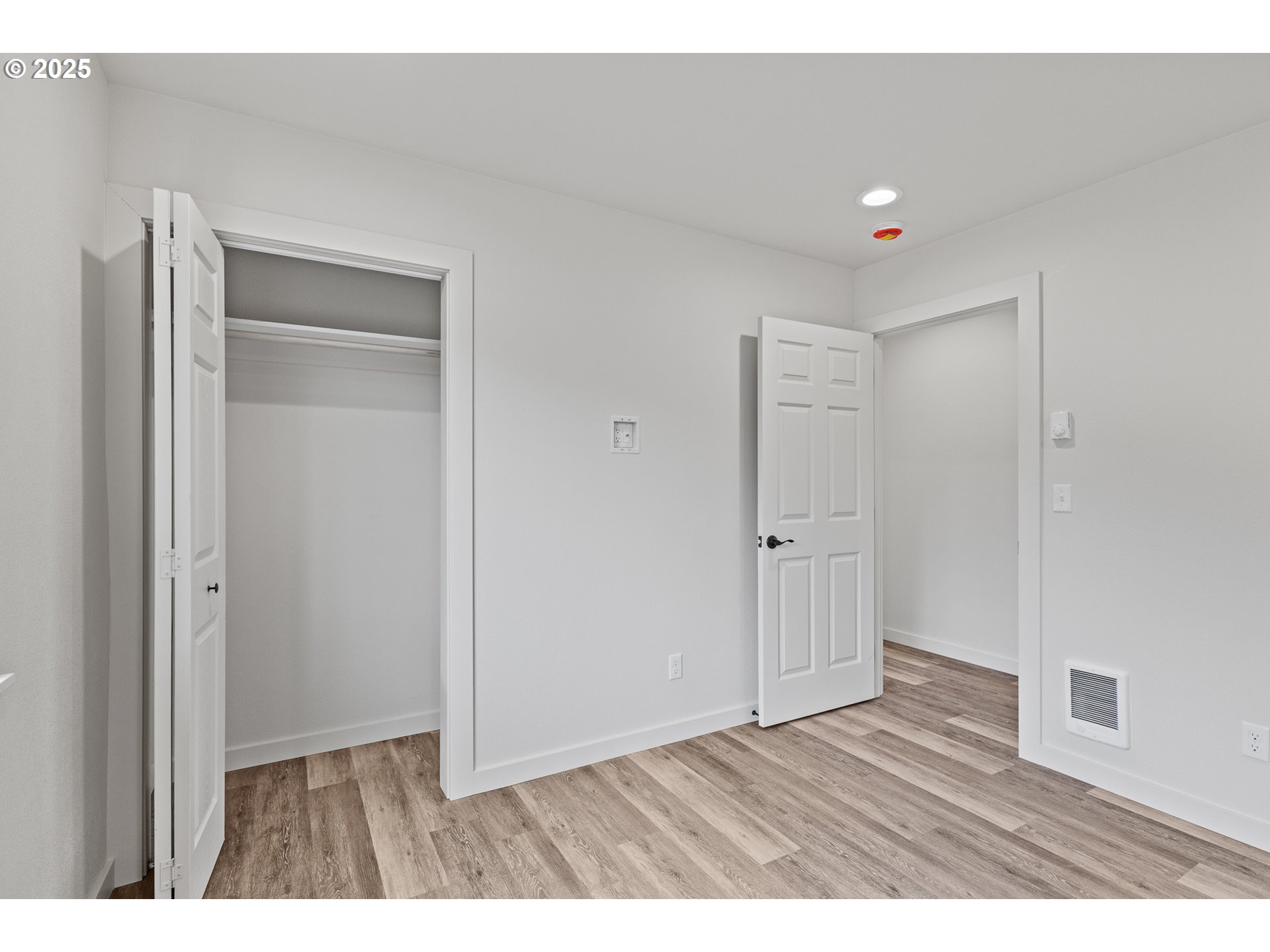 130 E Date Property Photo 23