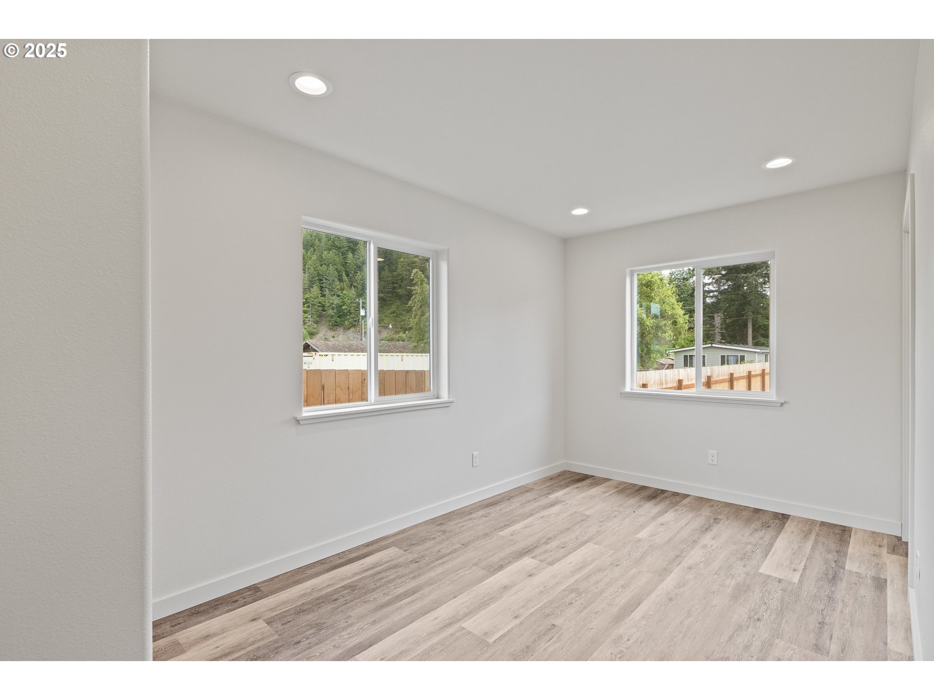130 E Date Property Photo 24