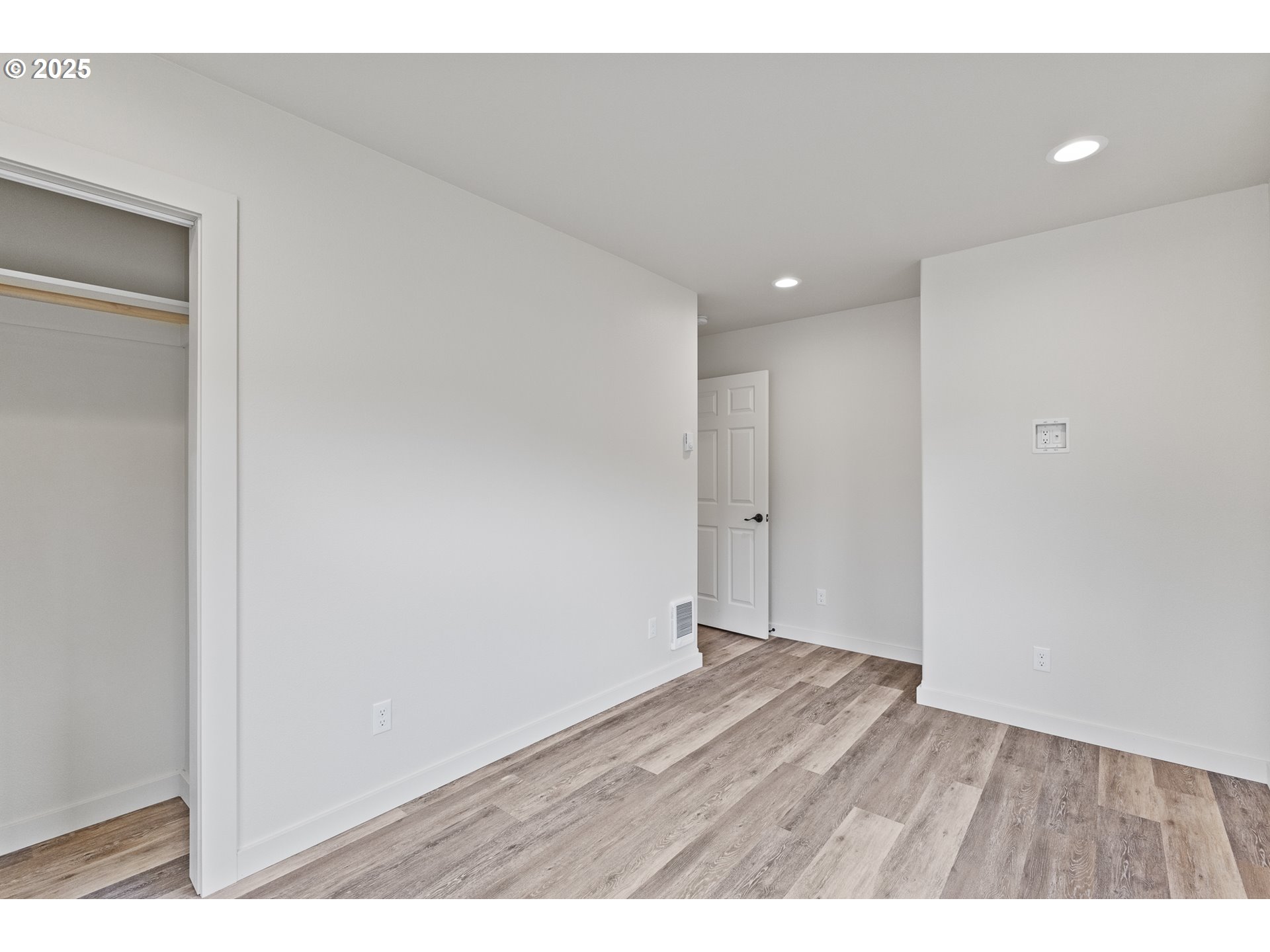 130 E Date Property Photo 25
