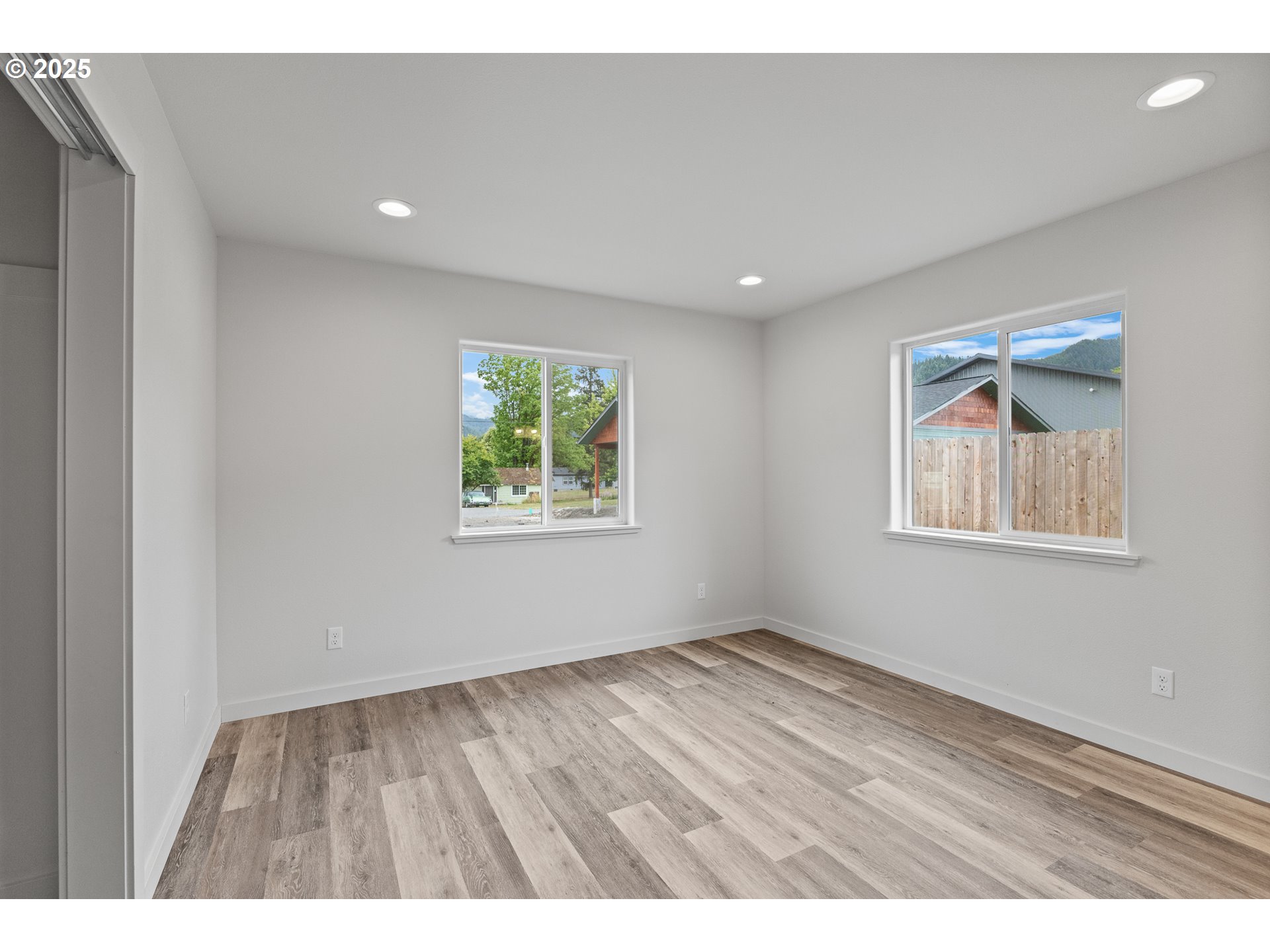 130 E Date Property Photo 26