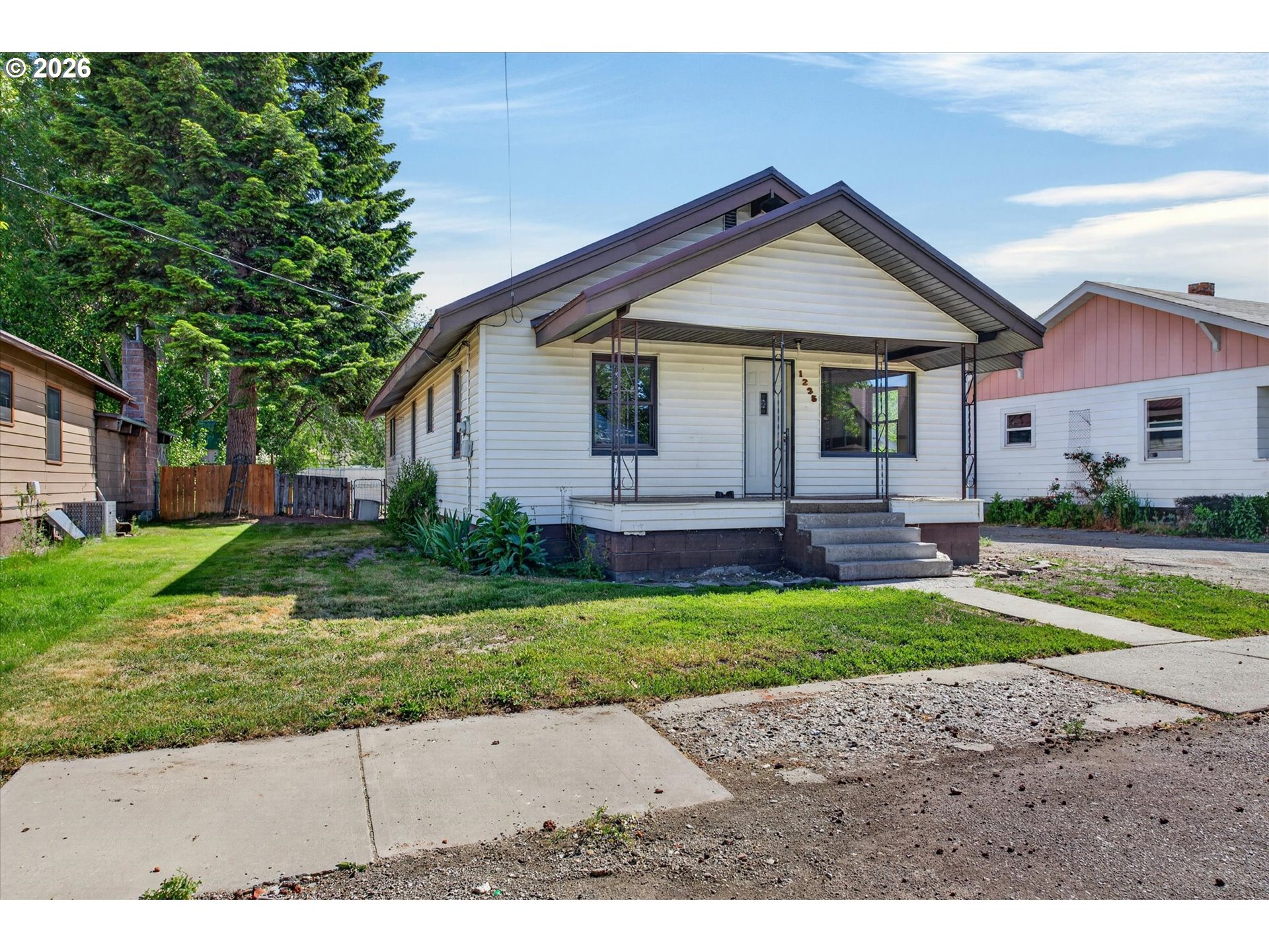 1235 Valley Ave Property Photo 2