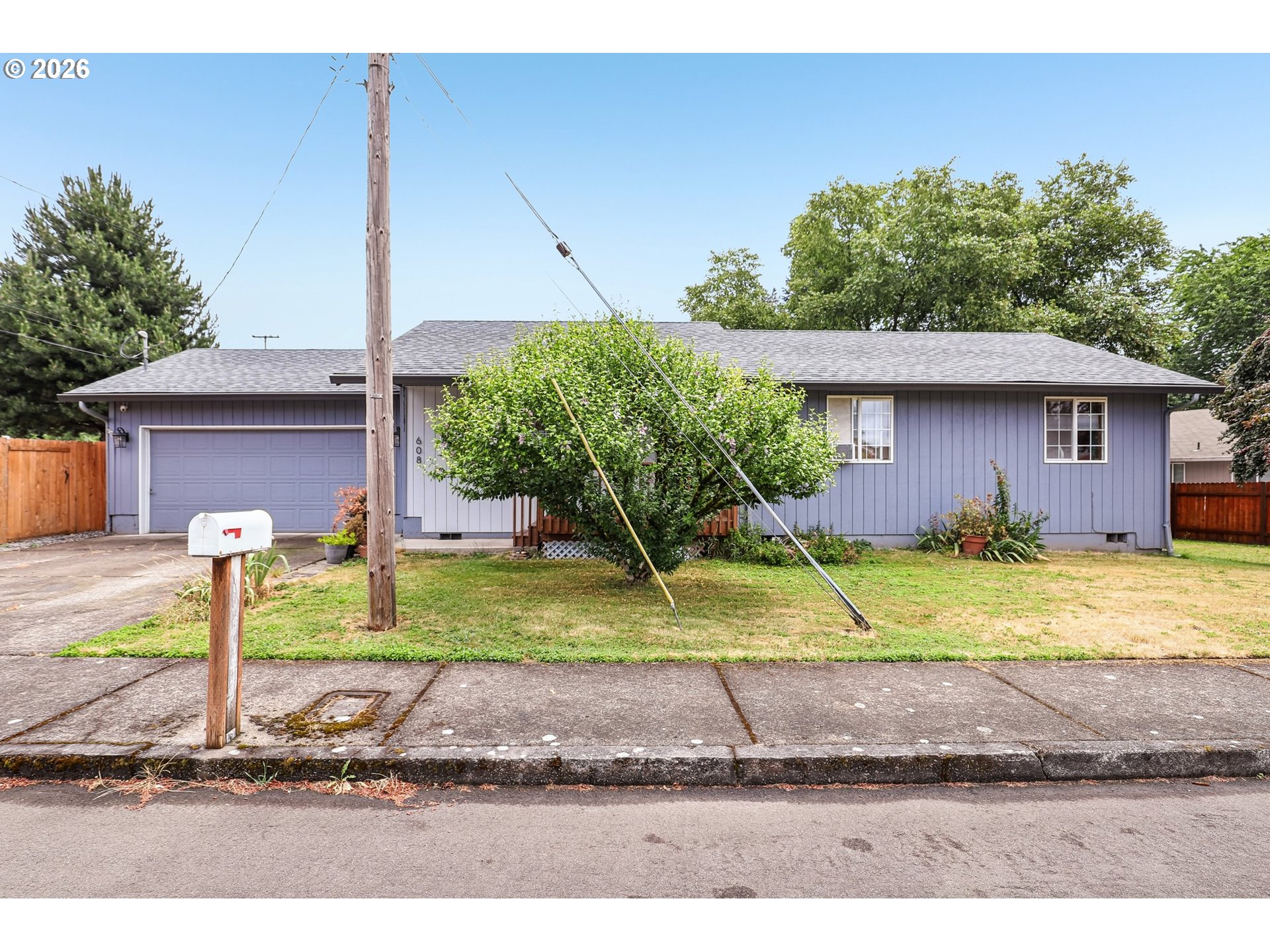 608 Se Sumner St Property Photo 2