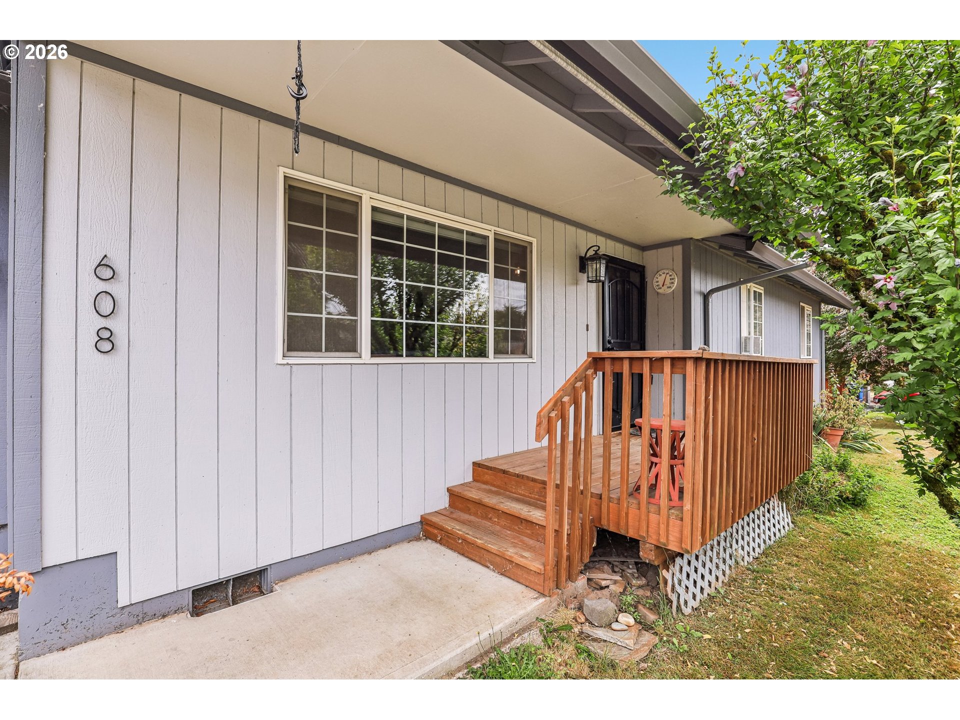 608 Se Sumner St Property Photo 3