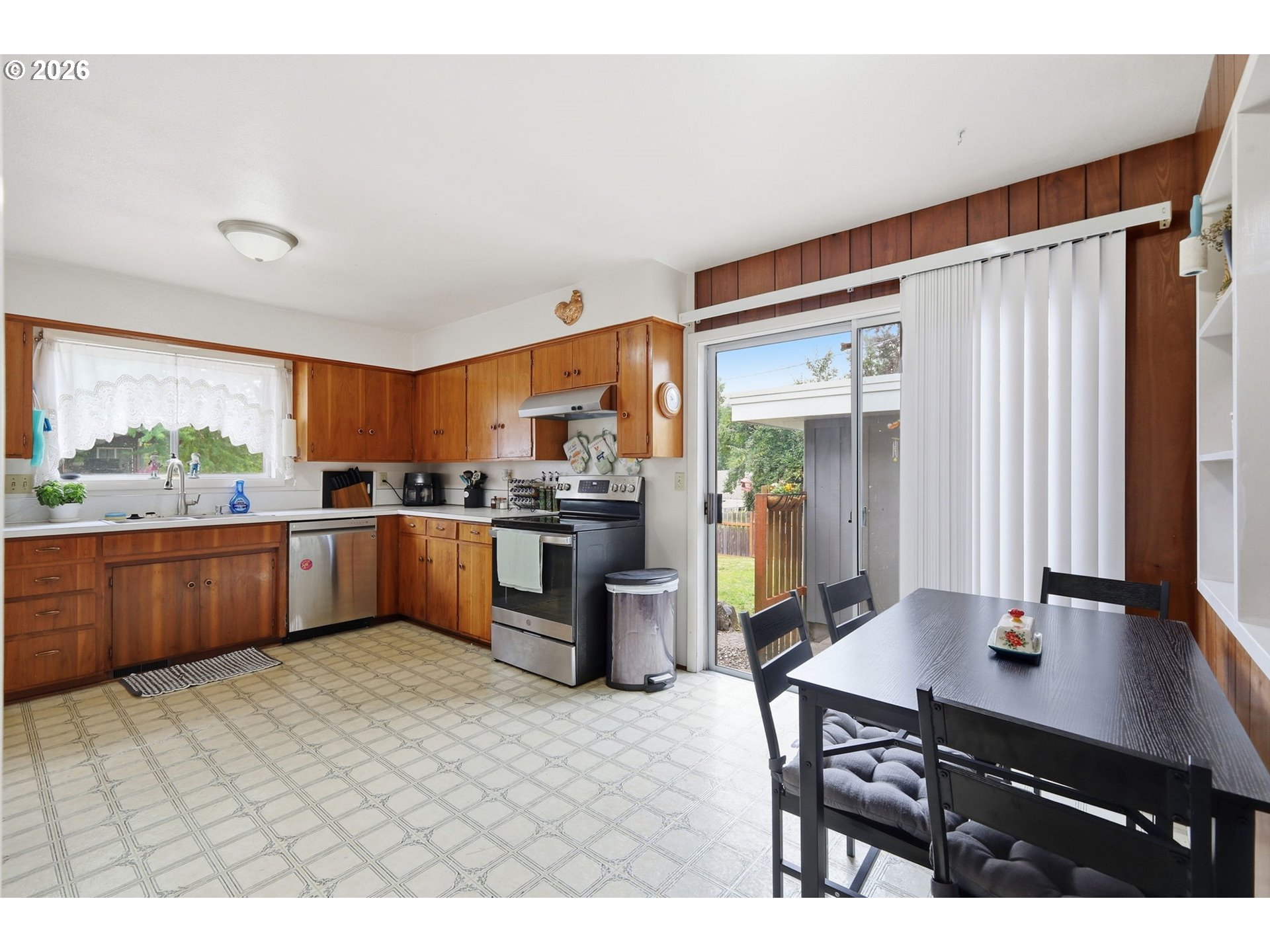 405 Kent St Property Photo 5