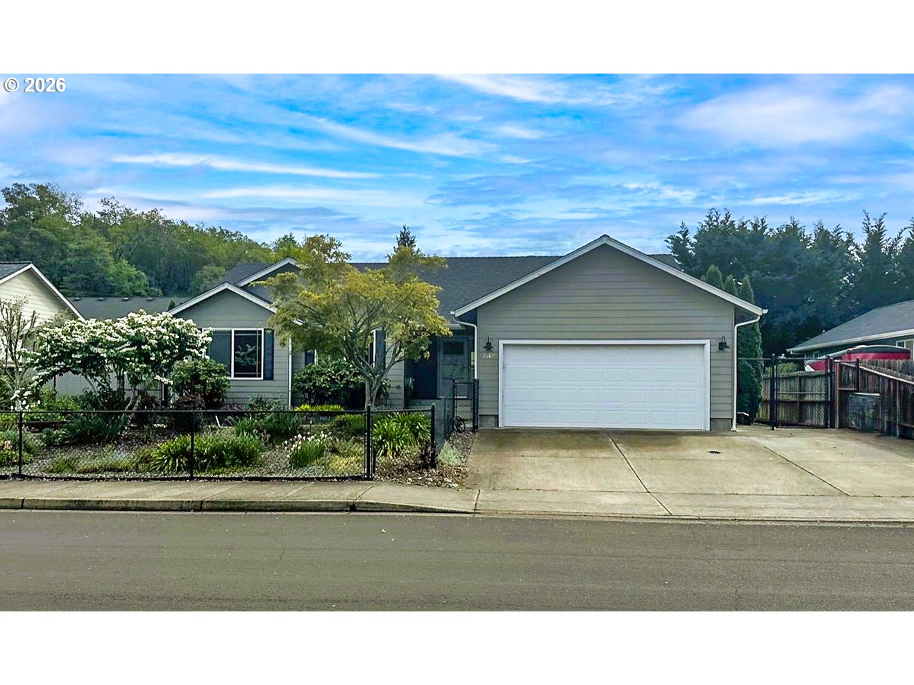 2409 Se Chinaberry Ave Property Photo 1