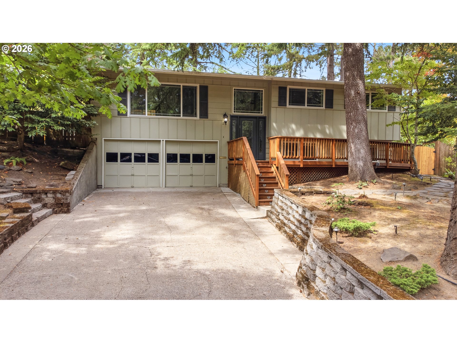 30 COACHMAN DR Property Photo 1