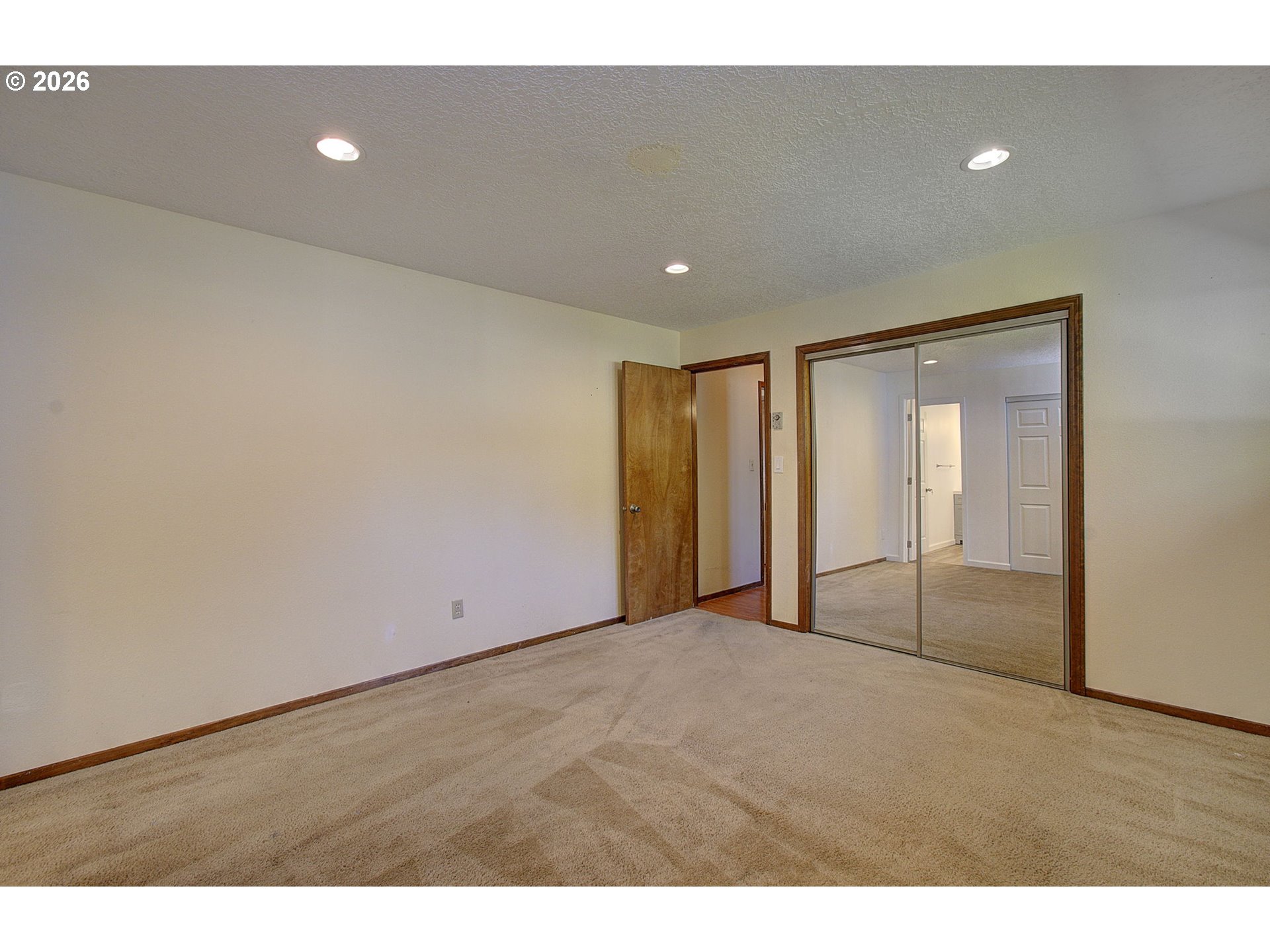 100 Inglewood Dr Property Photo 8