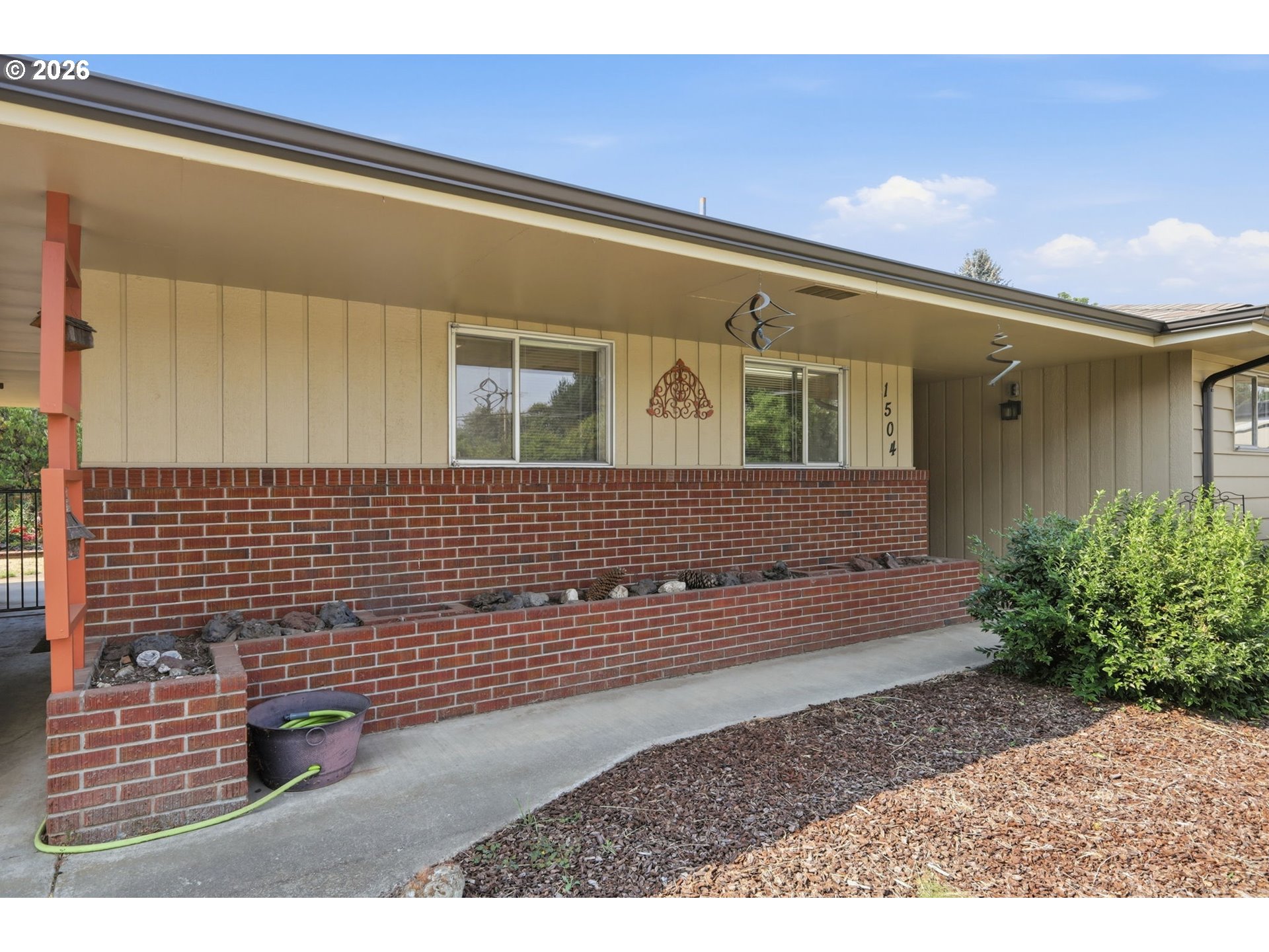 1504 Green Acres Rd Property Photo 3
