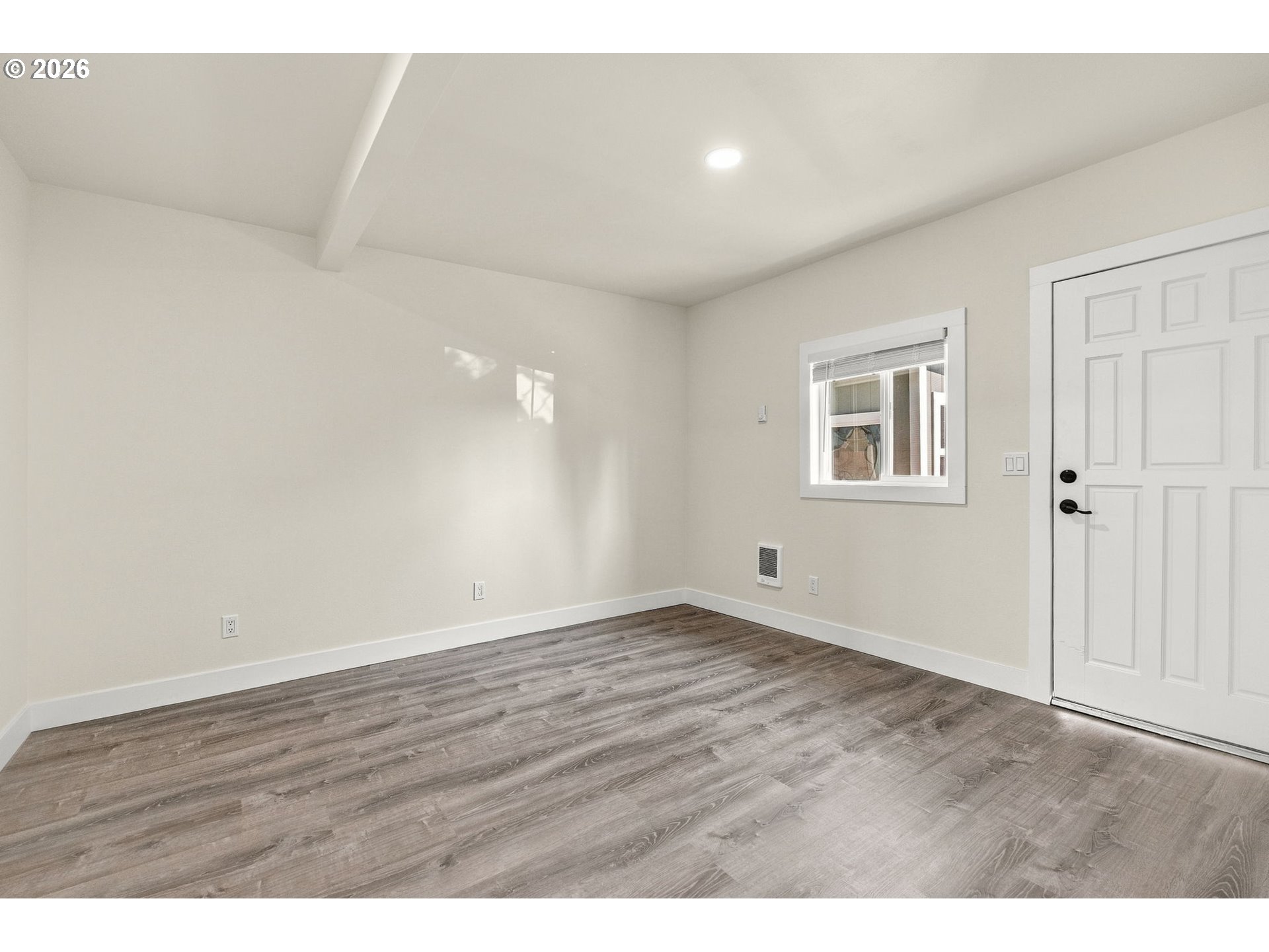 187 37th St Property Photo 8