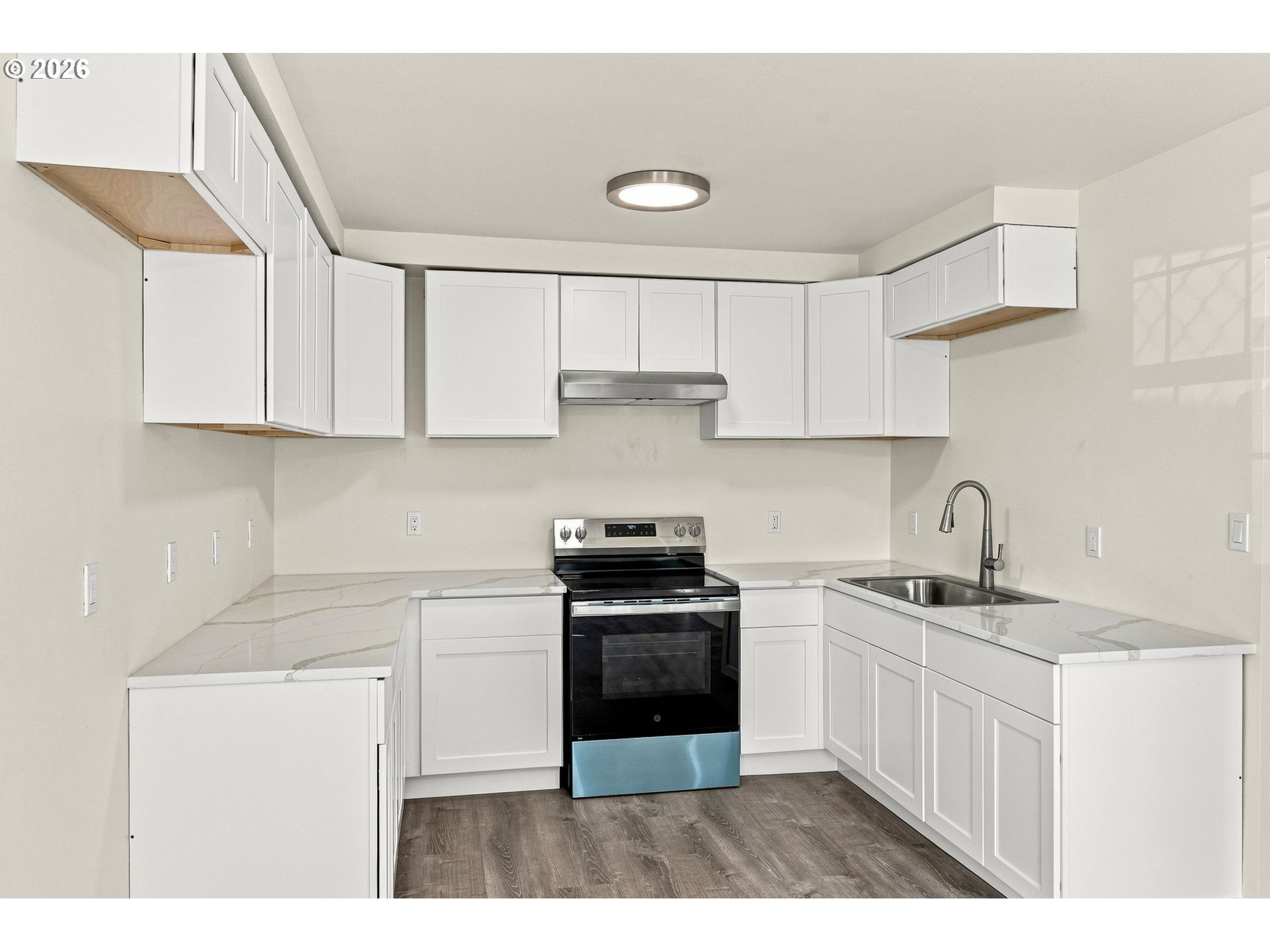 187 37th St Property Photo 12
