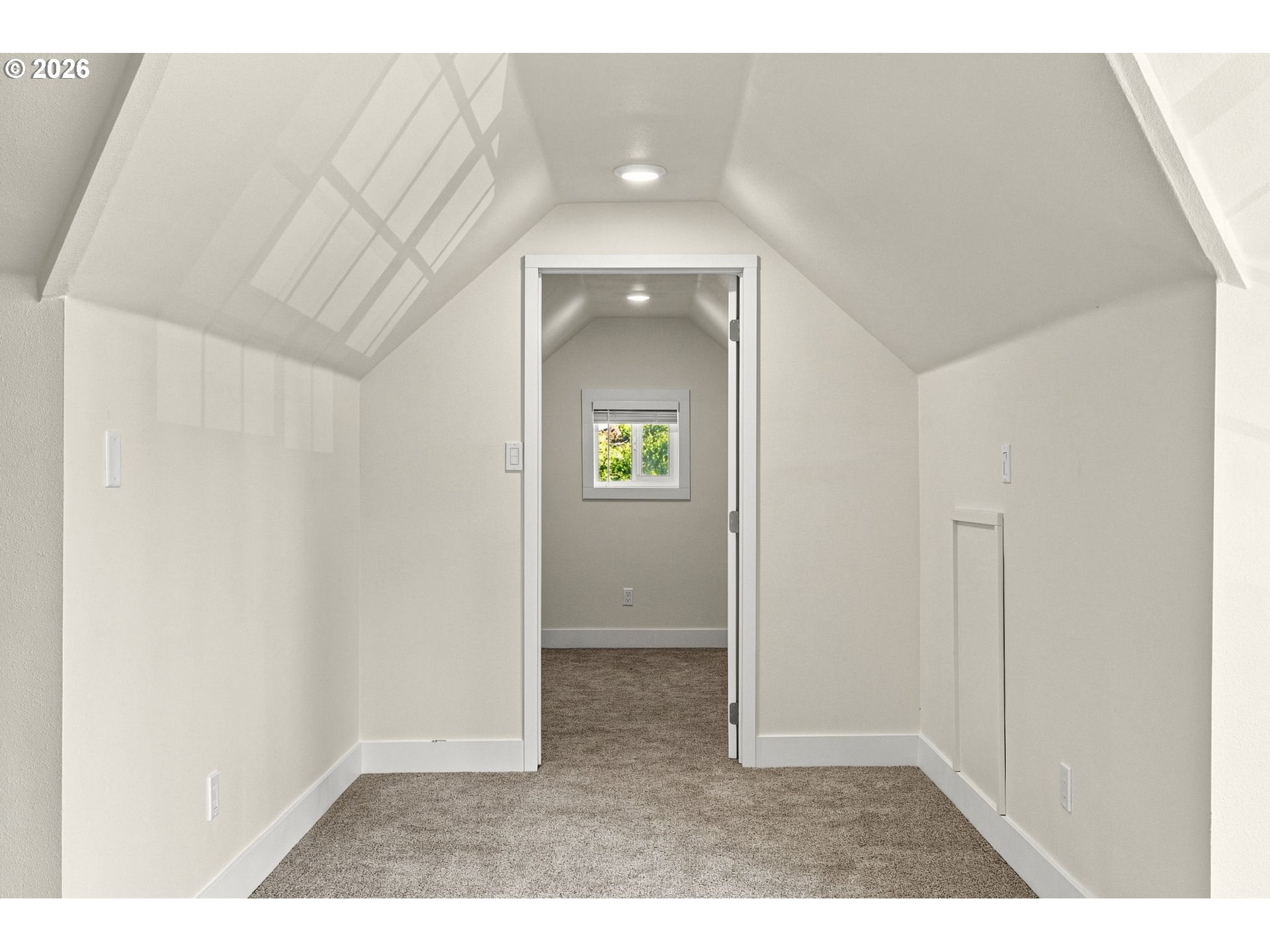 187 37th St Property Photo 28