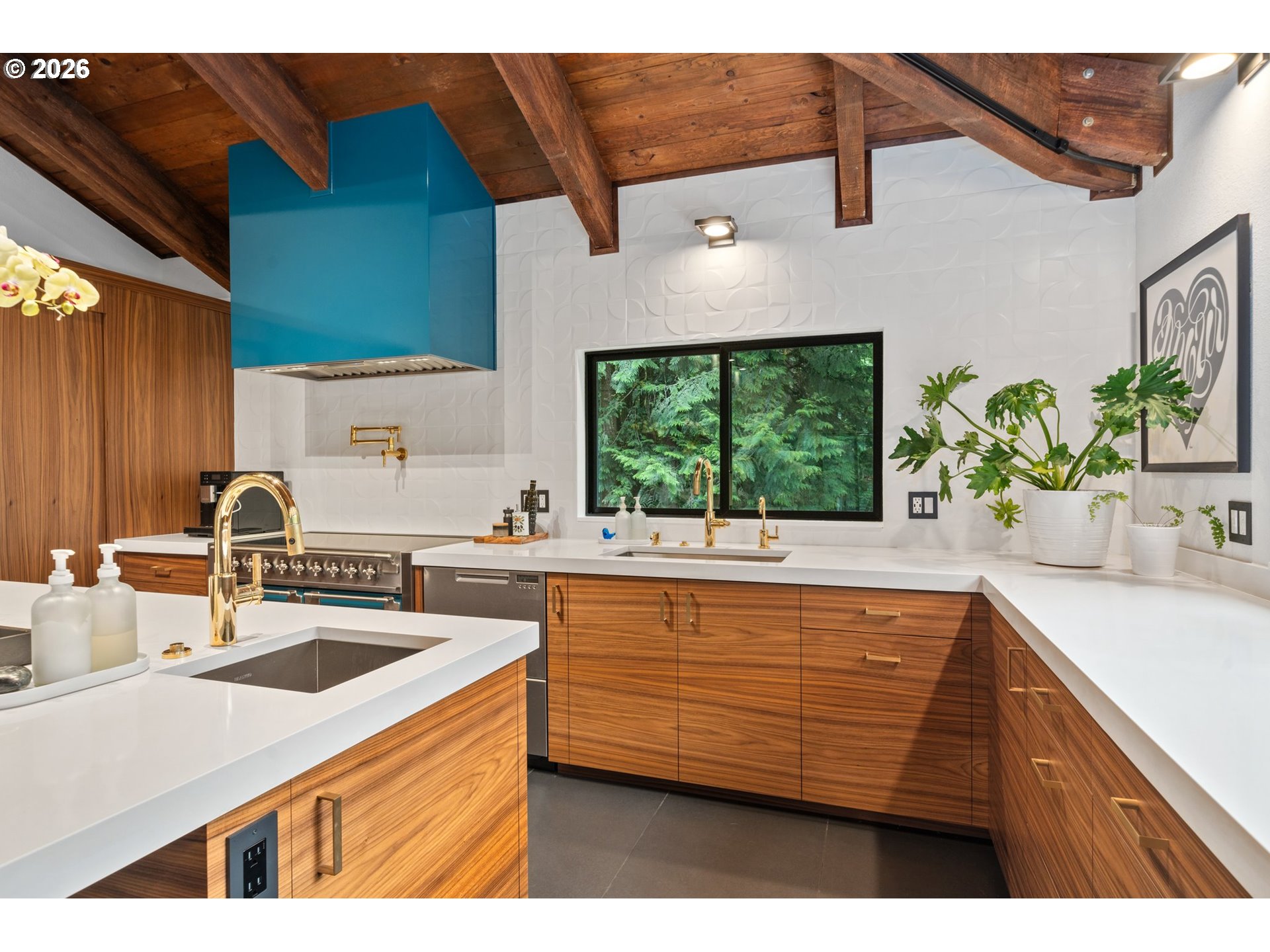 3777 Parkwood Way Property Photo 15