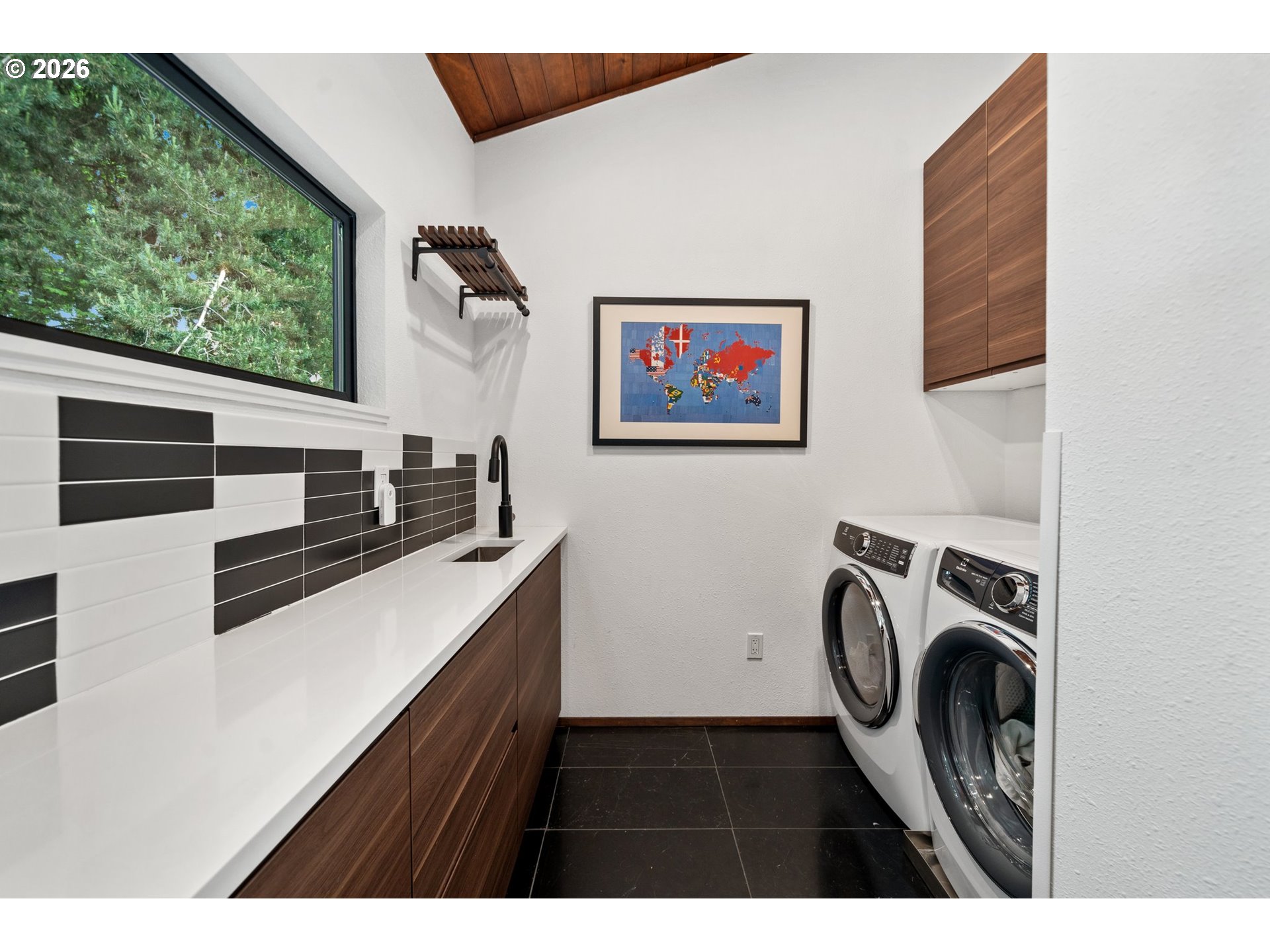 3777 Parkwood Way Property Photo 28