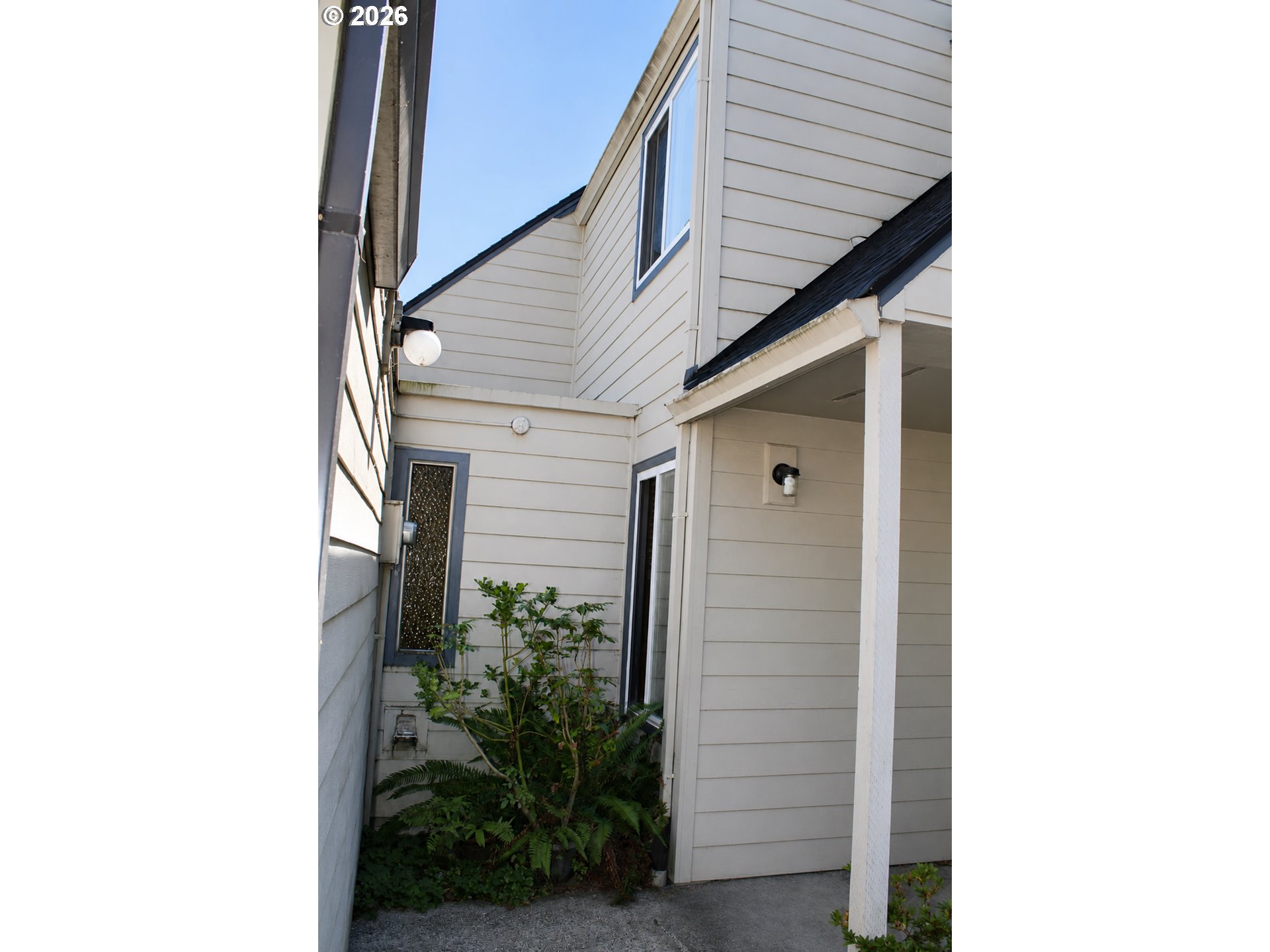 381 Ne Village Squire Ave 2 Property Photo 2