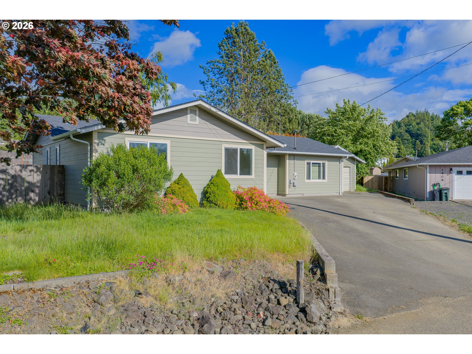 1816 Sunset Ct Property Photo 2