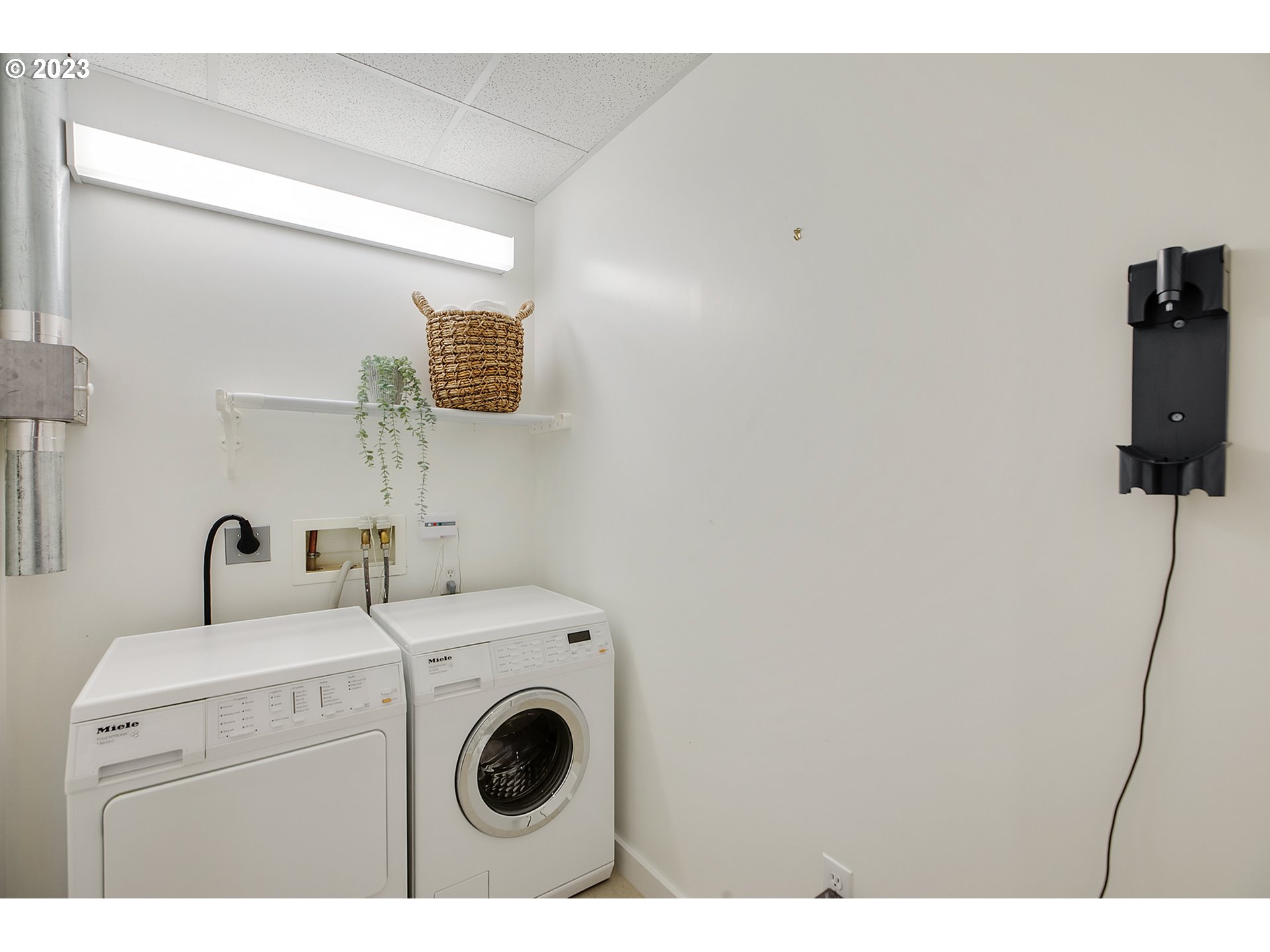 1900 S River Dr N101 Property Photo 14