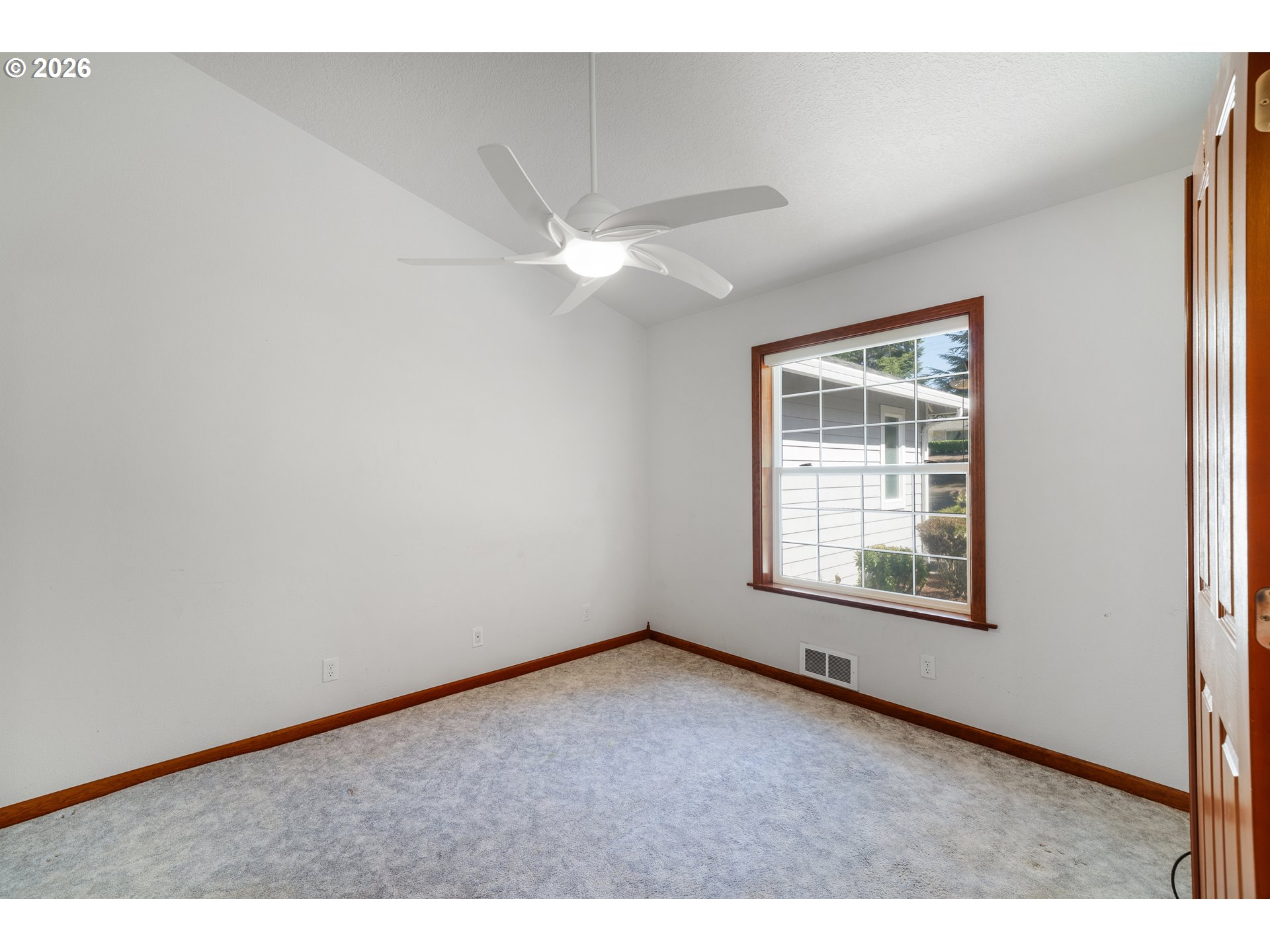 83534 Clear Lake Rd Property Photo 6
