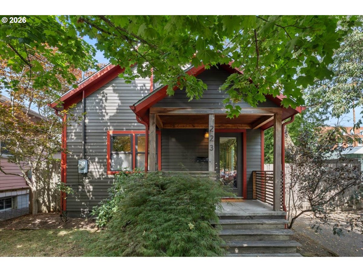 223 N Ivy St Property Photo 1