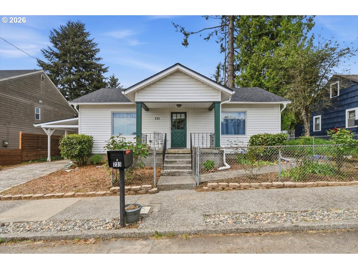 731 Nw Hill St Property Photo 1