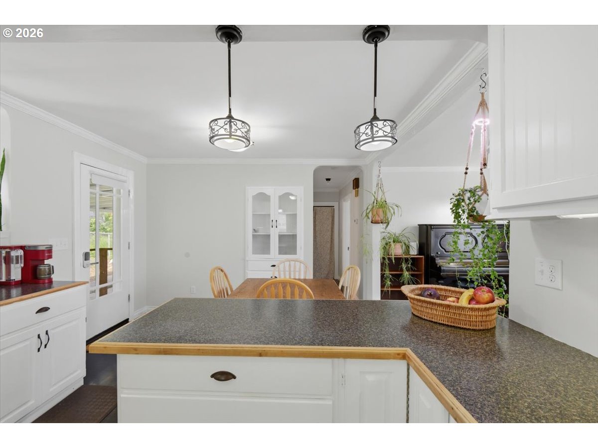 731 Nw Hill St Property Photo 12