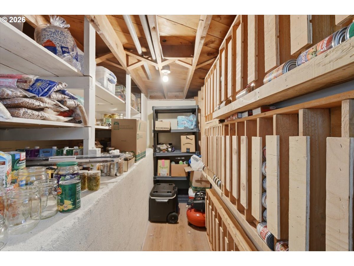 731 Nw Hill St Property Photo 22