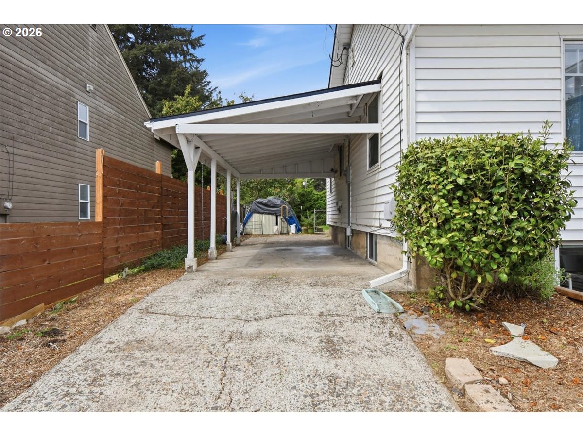 731 Nw Hill St Property Photo 30
