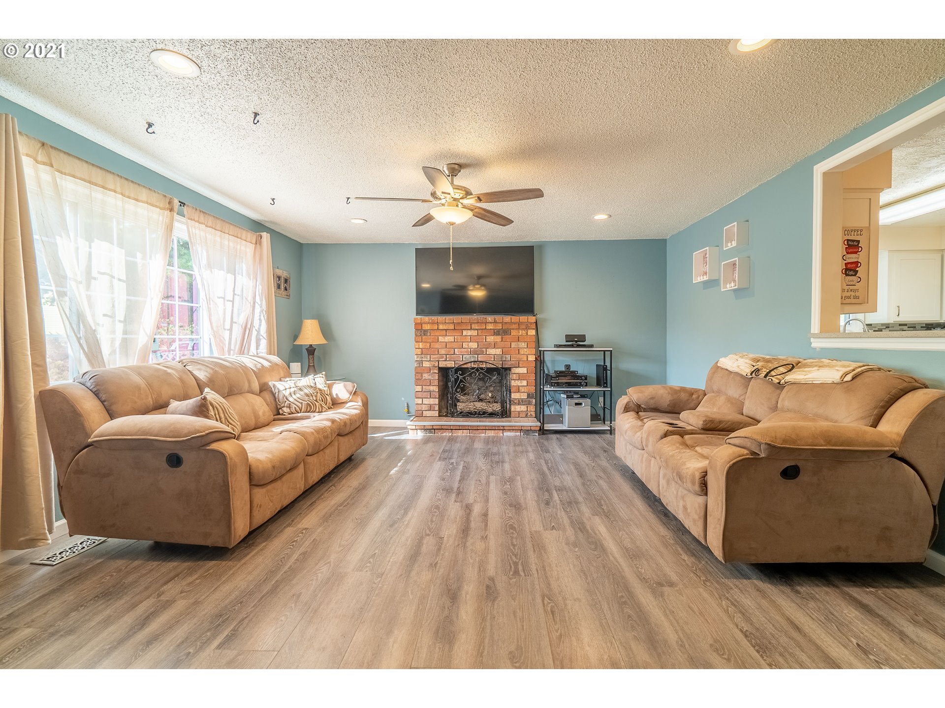 270 Brink Ct Property Photo 3