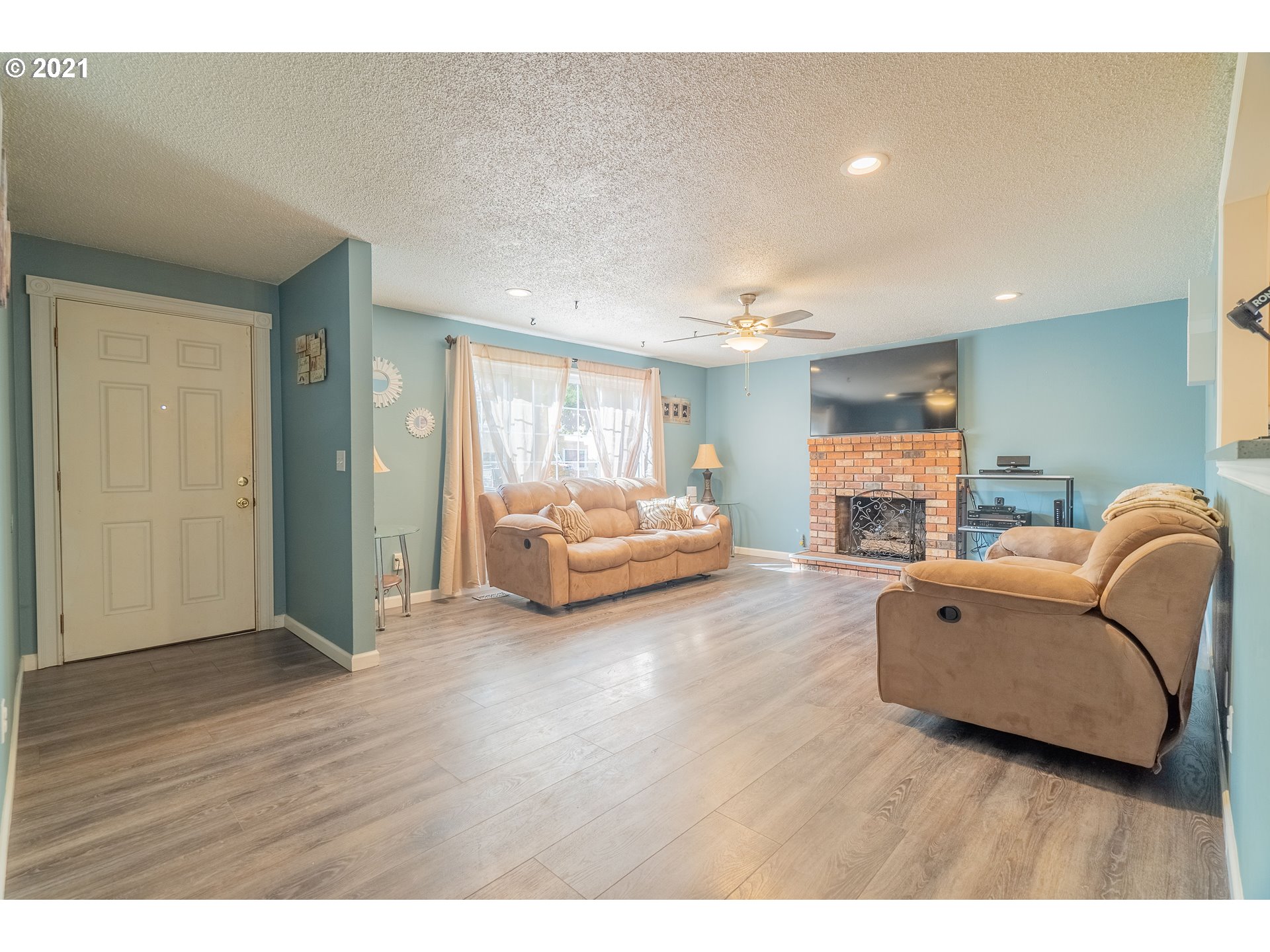 270 Brink Ct Property Photo 4