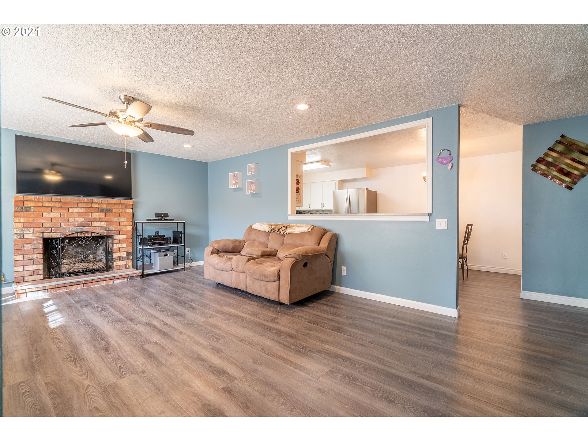 270 Brink Ct Property Photo 6