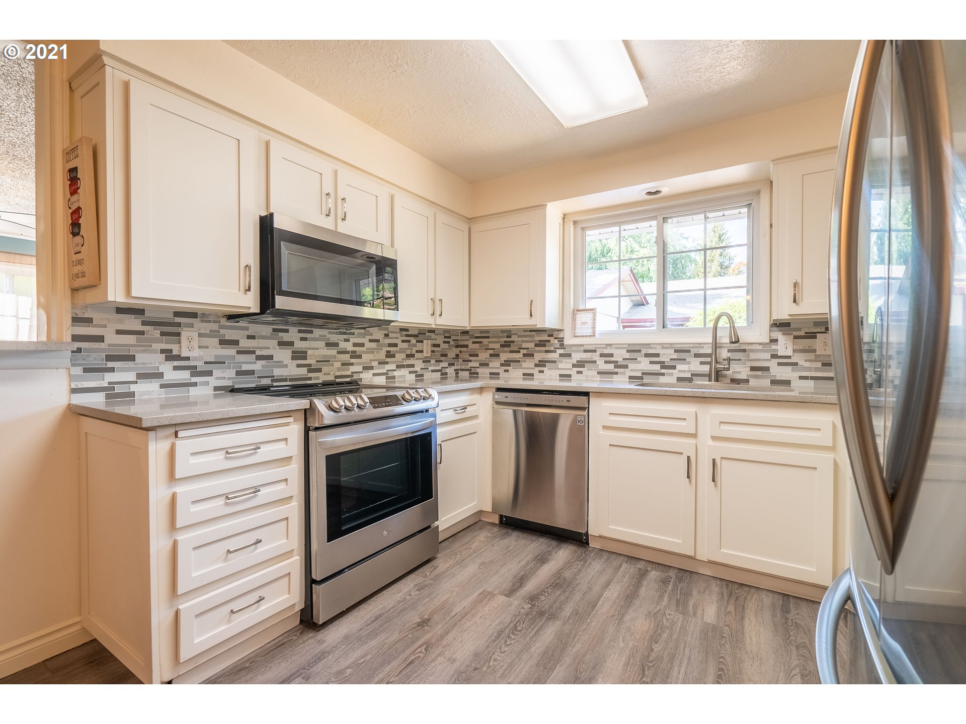 270 Brink Ct Property Photo 8