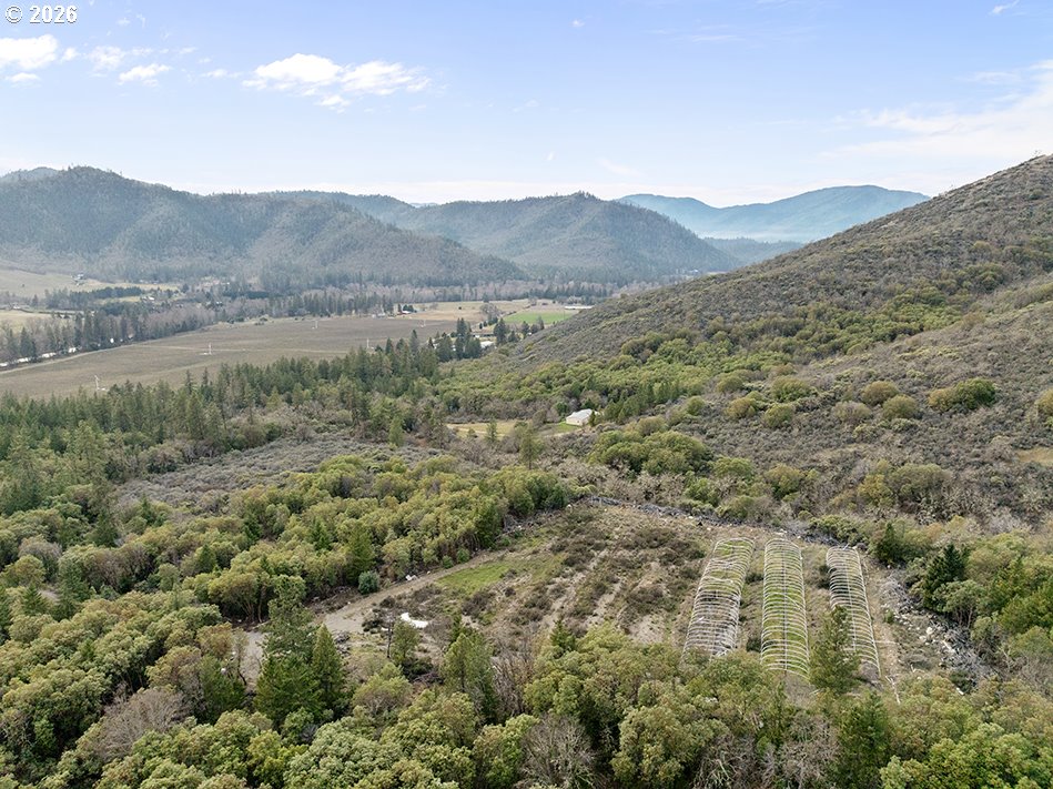 18101 N Applegate Rd Property Photo 6
