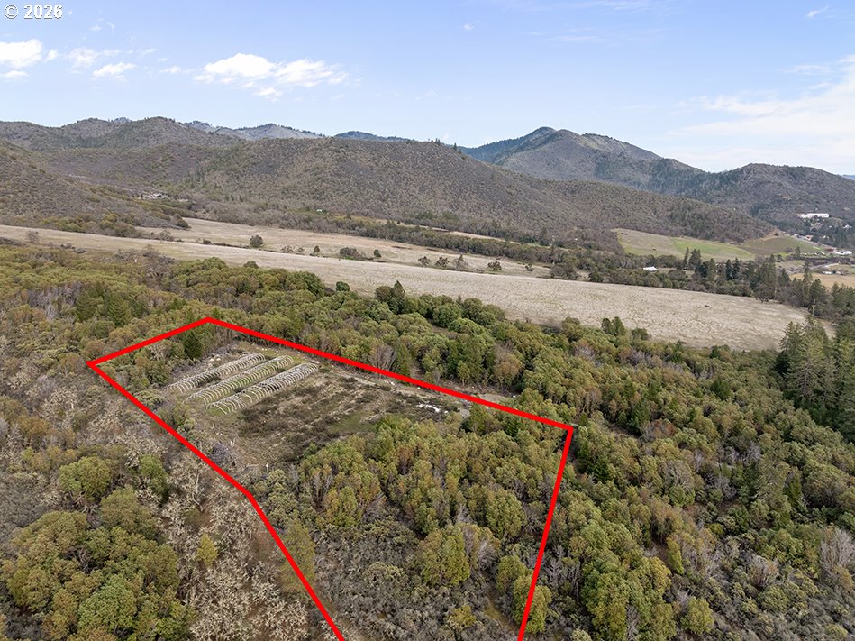 18101 N Applegate Rd Property Photo 7