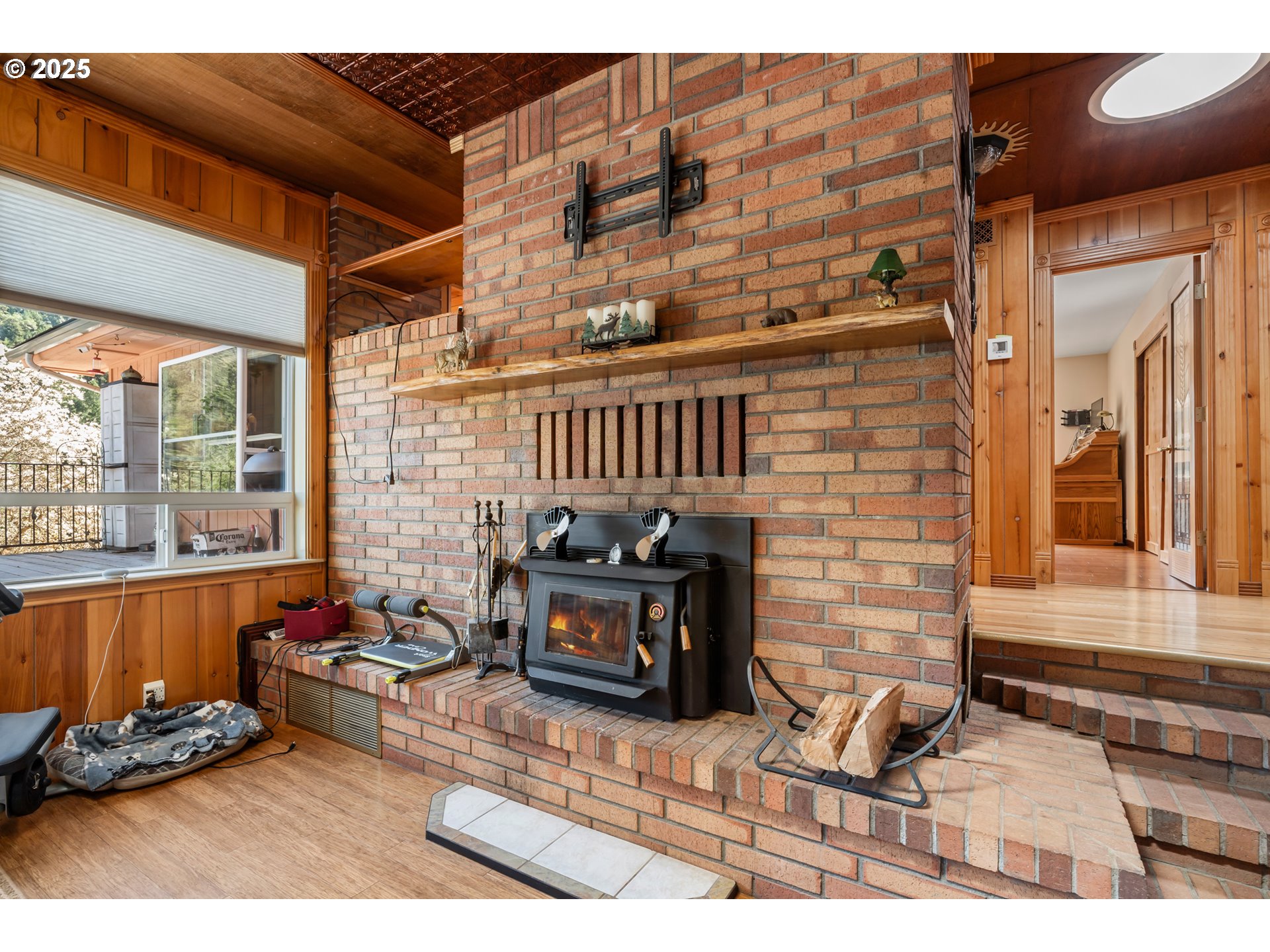 520 Brimstone Rd Property Photo 4