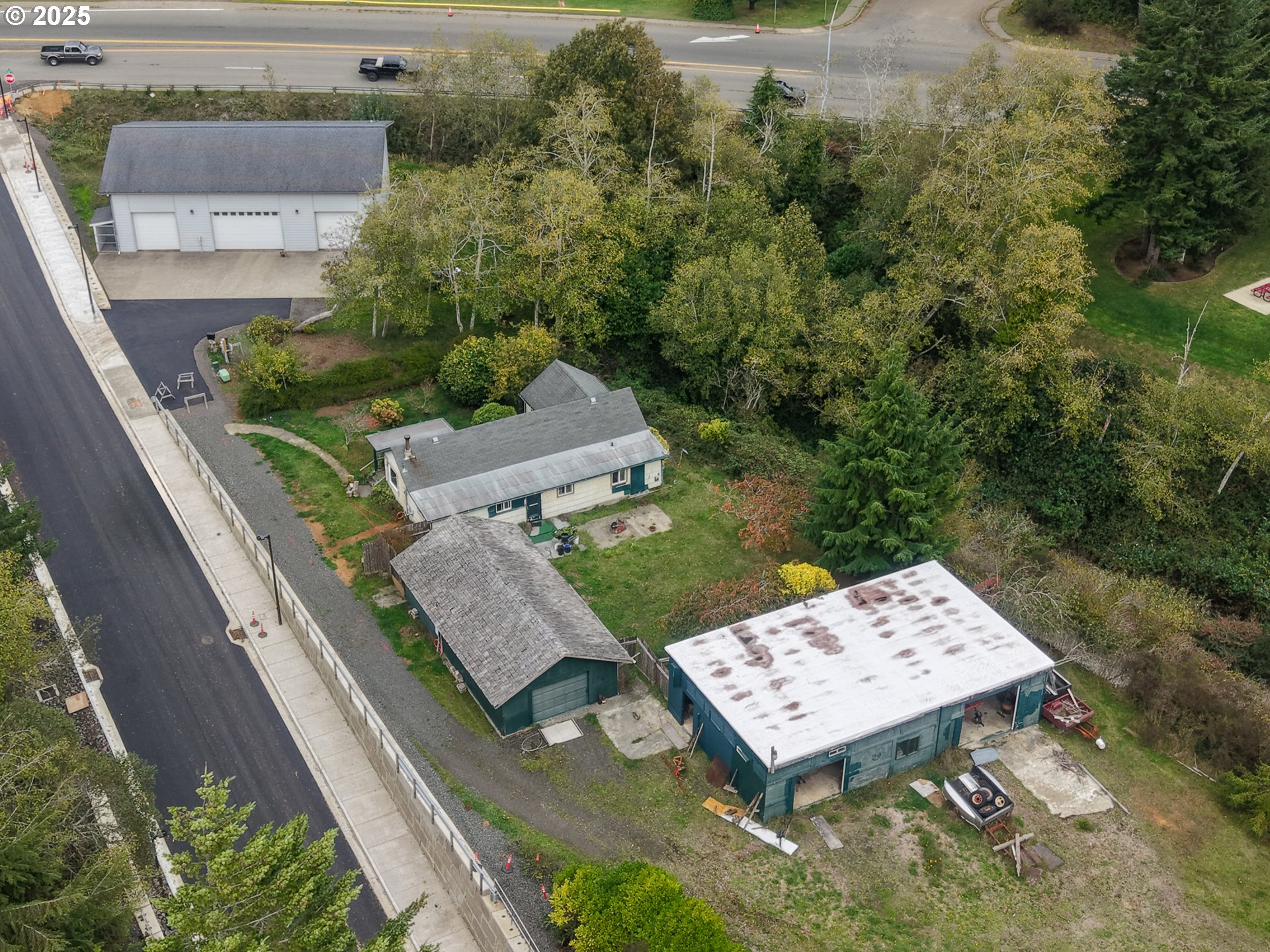 565 LINDY LN Property Photo 1