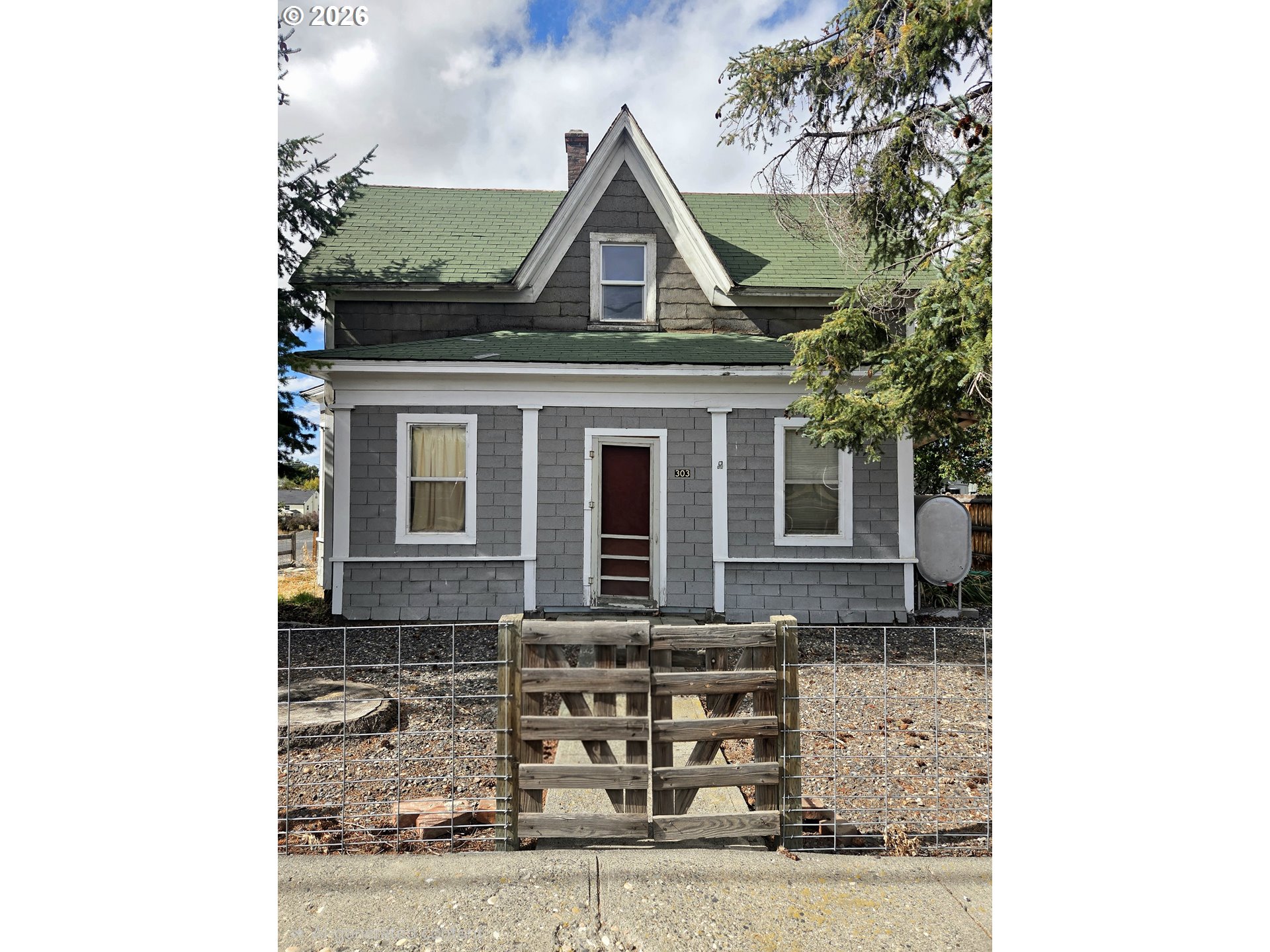 303 N Oregon St Property Photo 1
