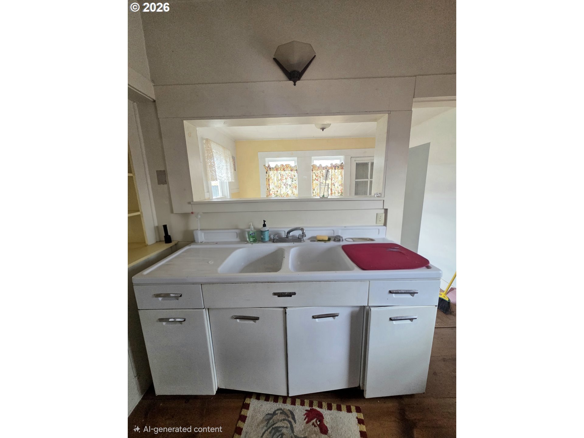303 N Oregon St Property Photo 4