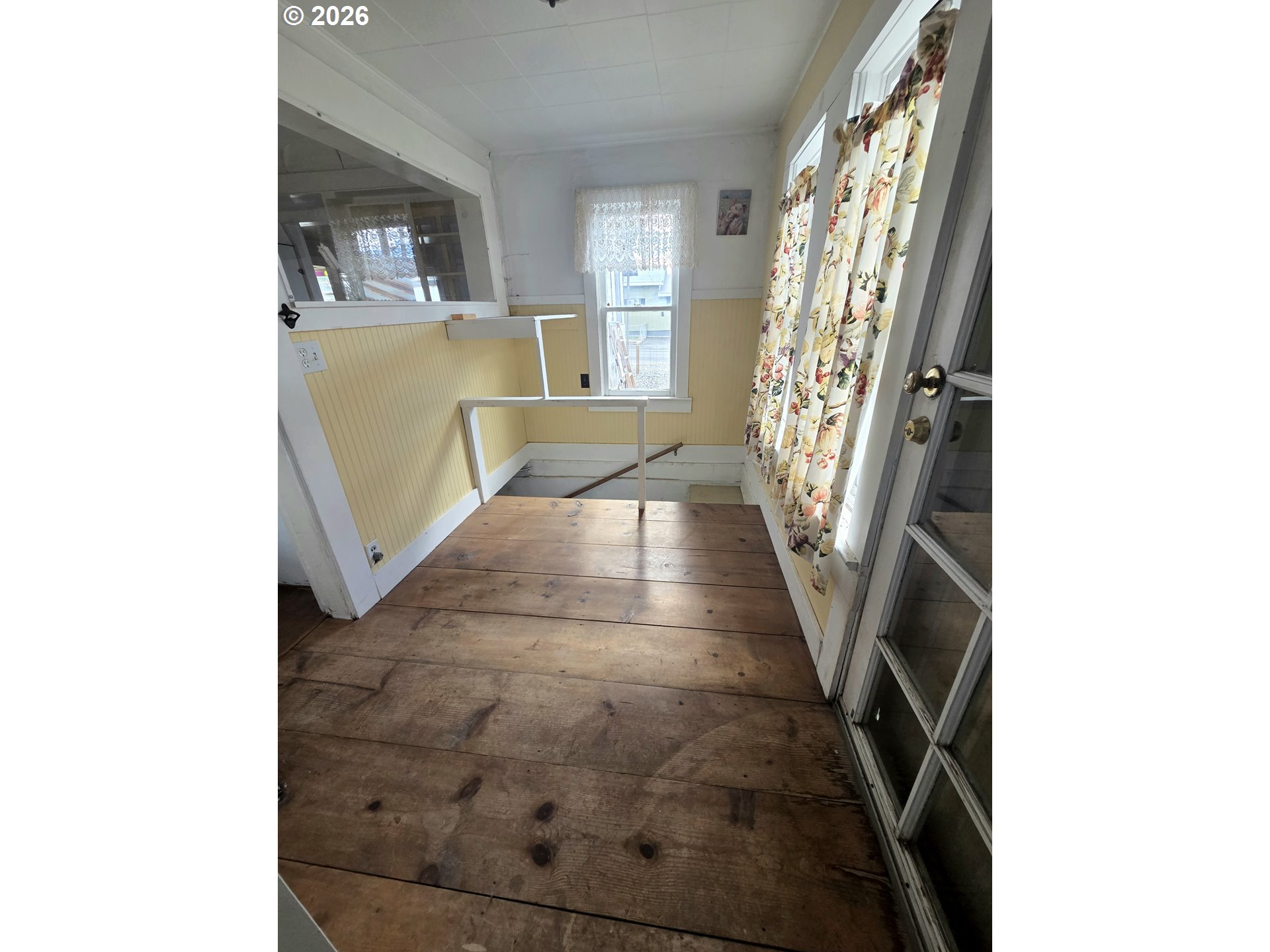 303 N Oregon St Property Photo 6