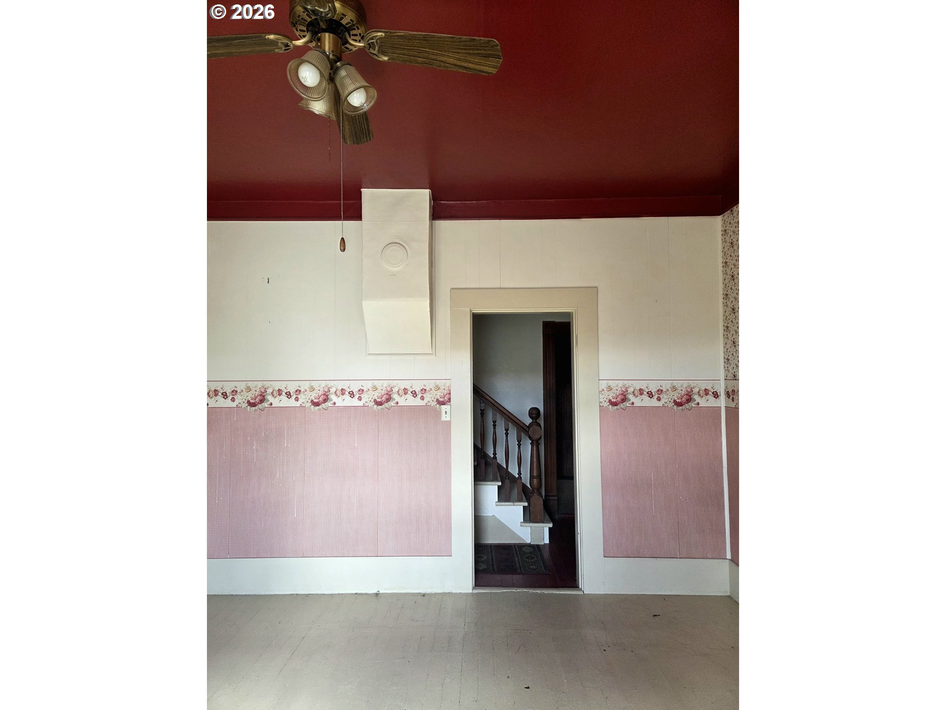 303 N Oregon St Property Photo 8