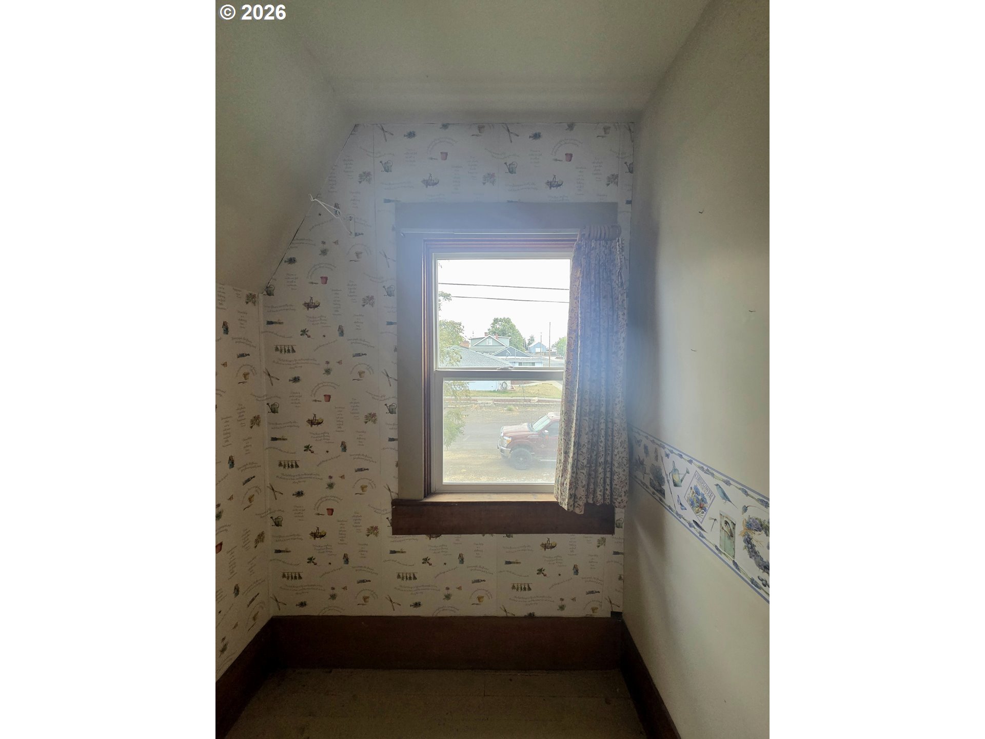303 N Oregon St Property Photo 23