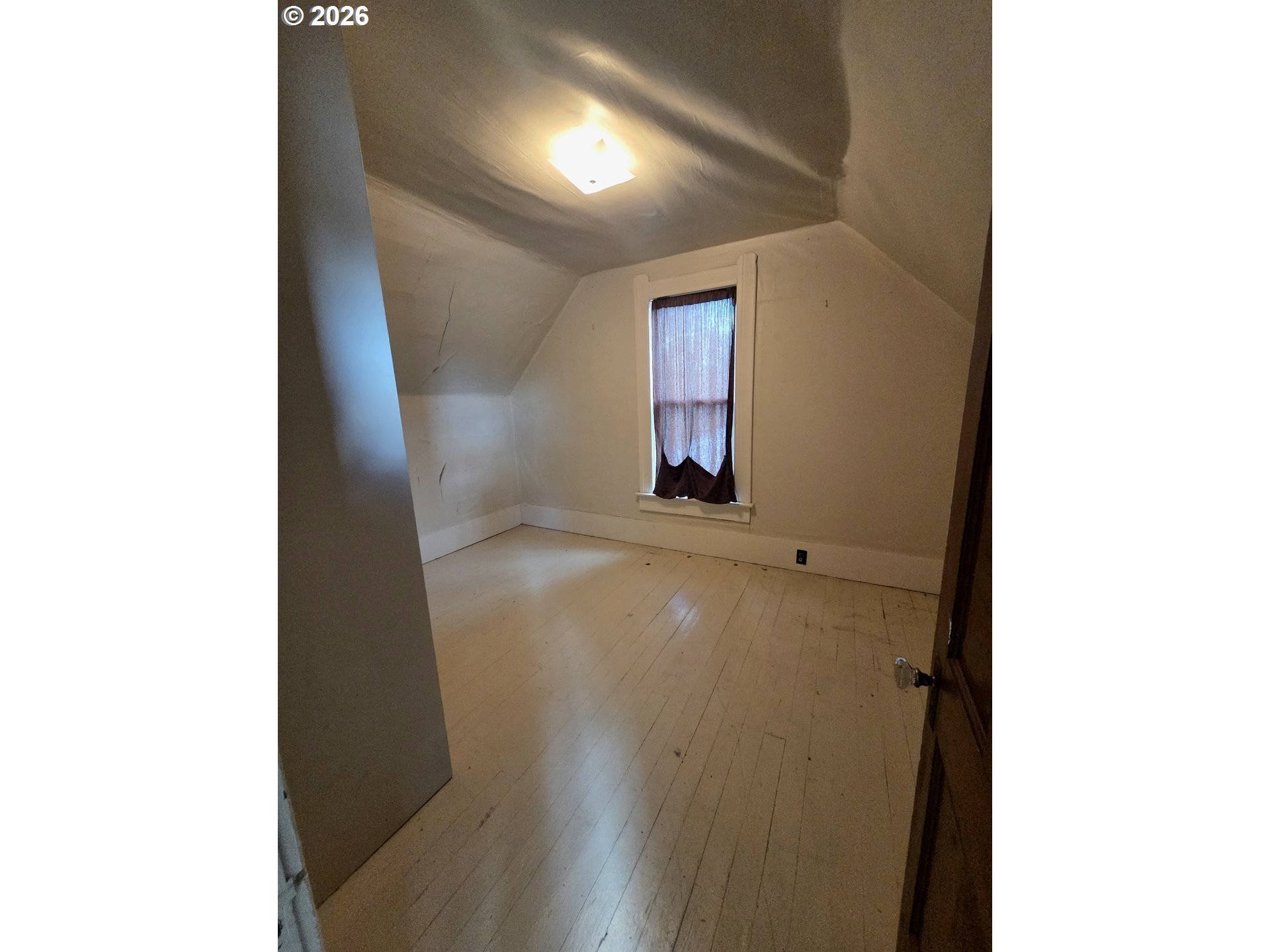 303 N Oregon St Property Photo 24