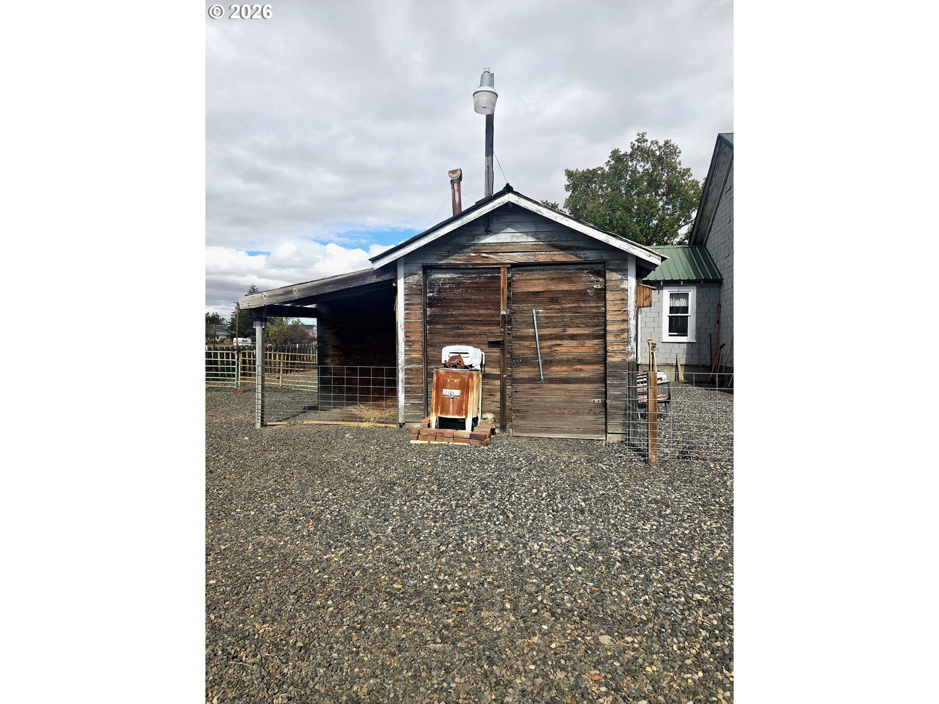 303 N Oregon St Property Photo 33