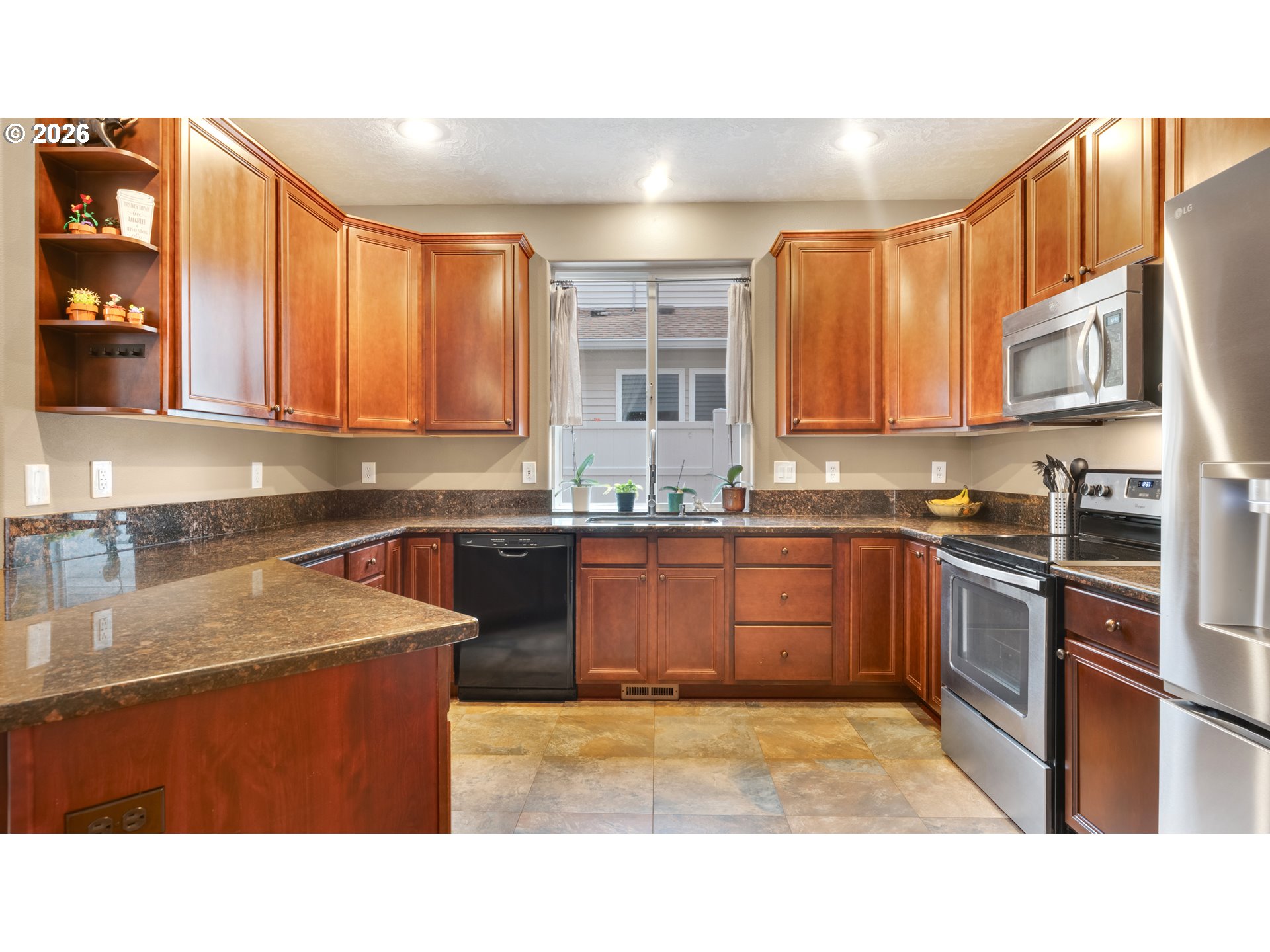 18283 Davis St Property Photo 8