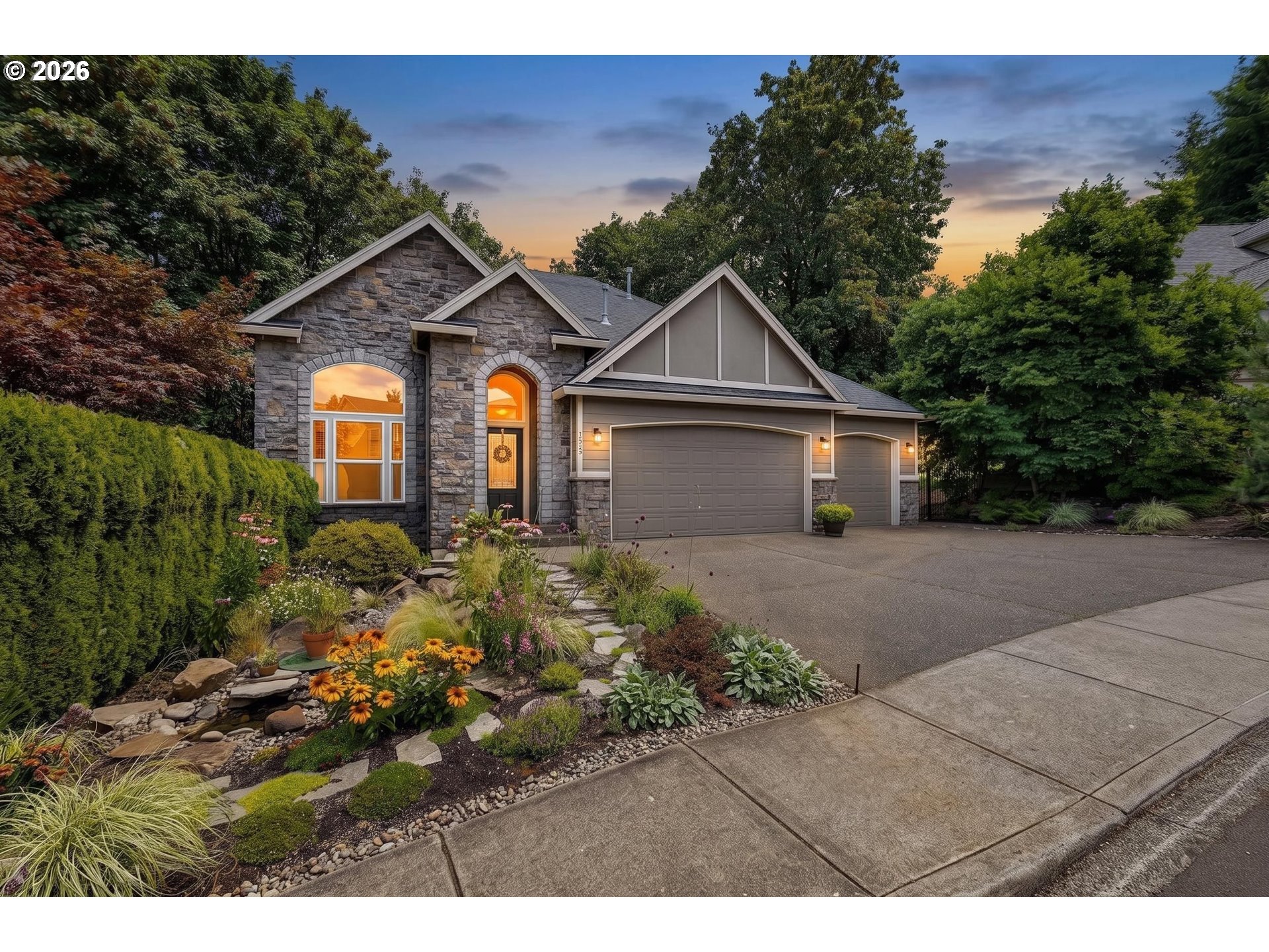 3806 NW OREGON ST Property Photo 1