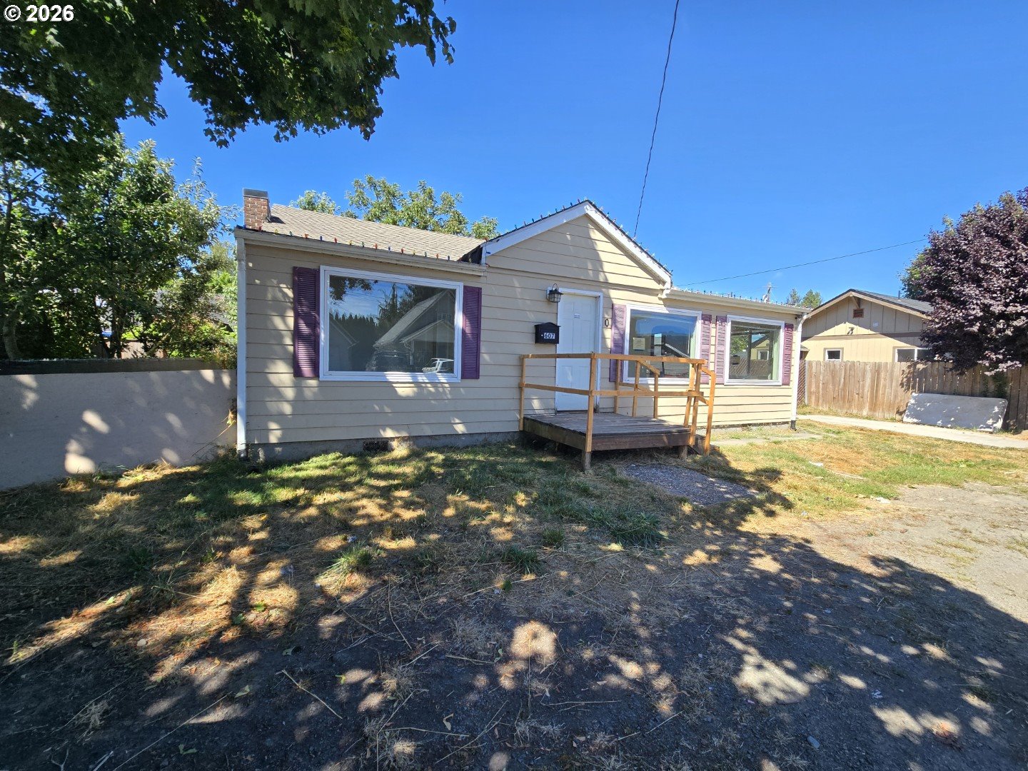 607 S 6th Ave Property Photo 1