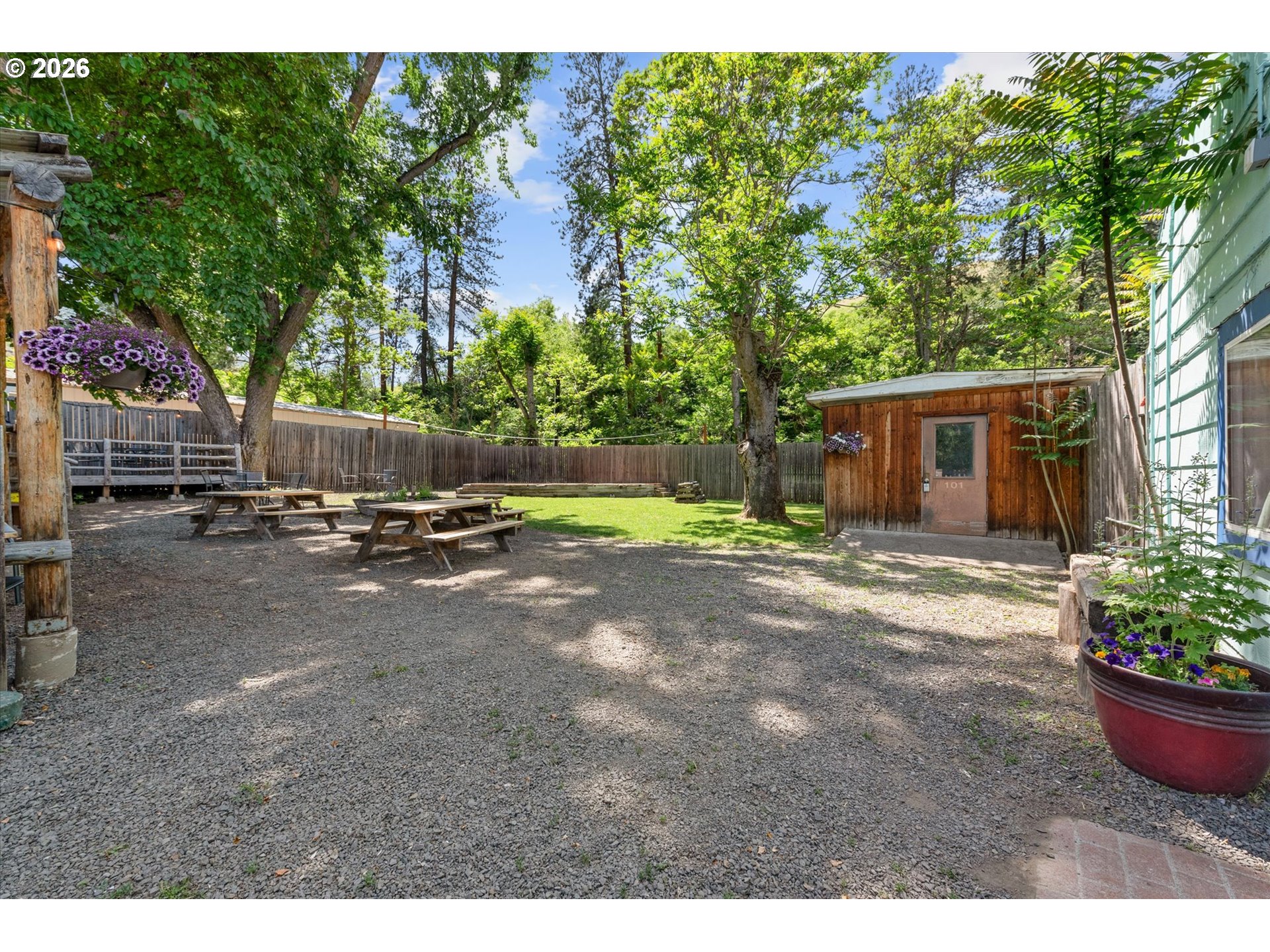 53945 Highway 86 Property Photo 25