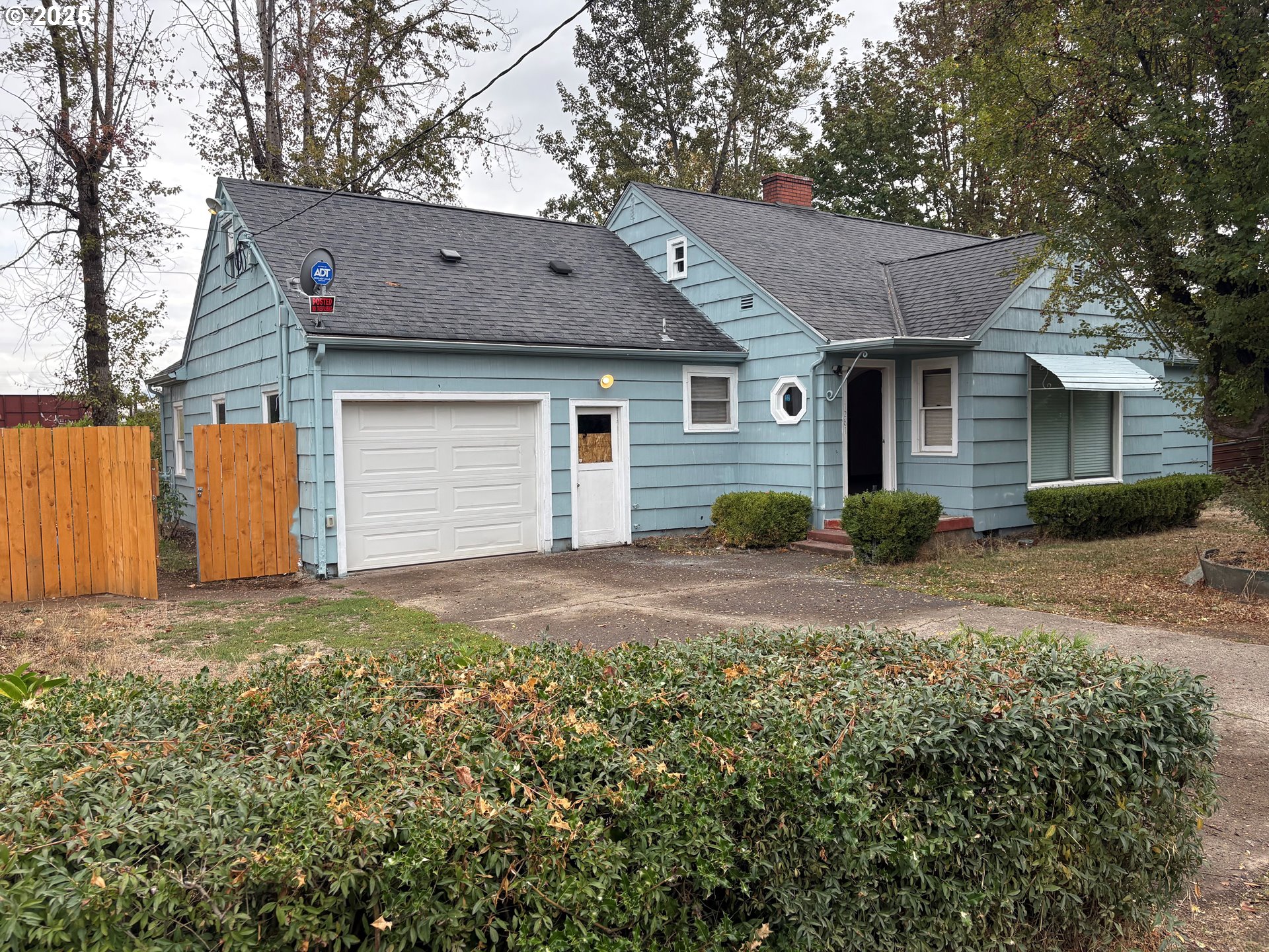 1281 HWY 99N Property Photo 1