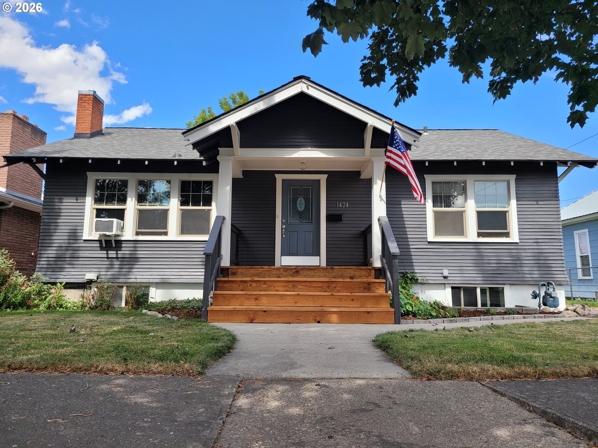1424 BROADWAY ST Property Photo 1