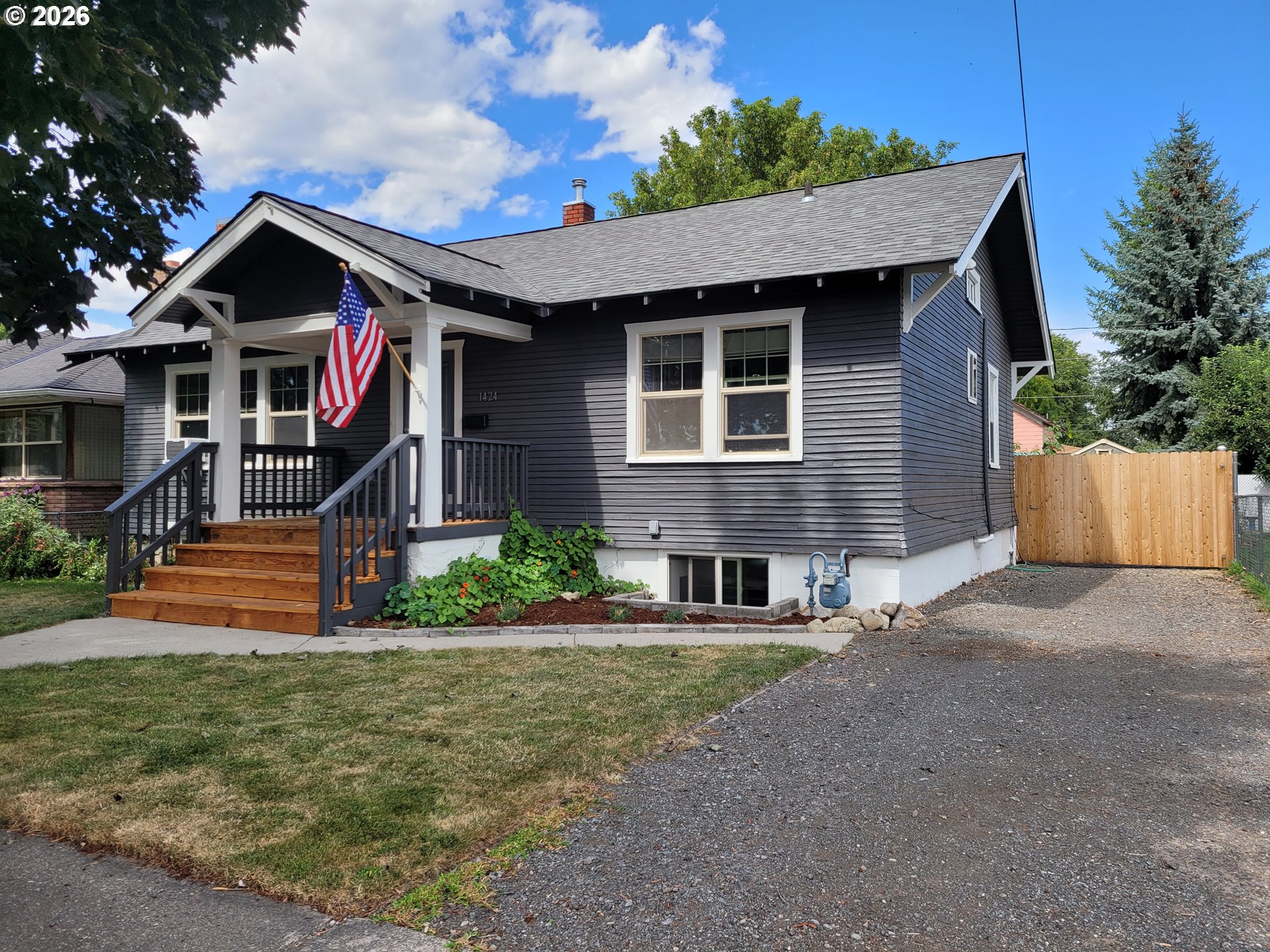 1424 Broadway St Property Photo 2